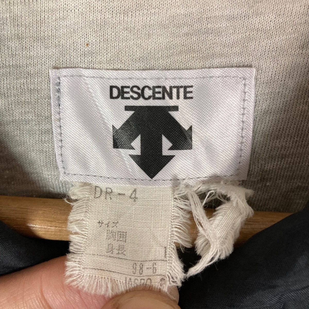 Descente Vintage Descente Plain Snap Button Light Jacket Size US S / EU 44-46 / 1 - 5 Thumbnail