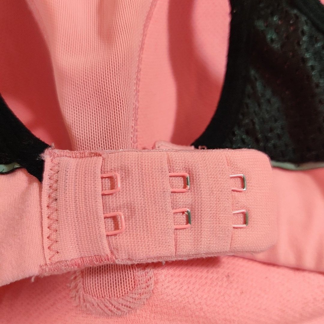 Victoria's Secret Victoria's Secret The Standout VSX Sport Bra 34C Size ONE SIZE - 11 Thumbnail