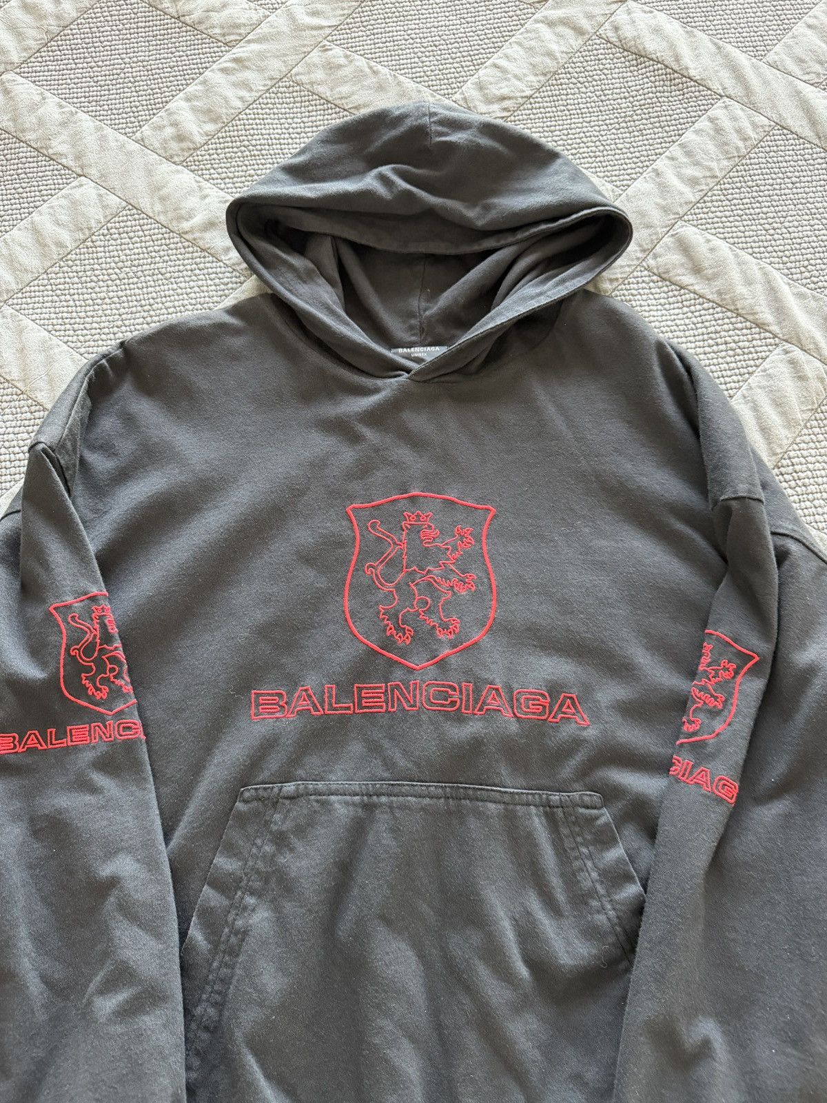 Balenciaga Balenciaga Crest Hoodie Size US M / EU 48-50 / 2 - 2 Thumbnail
