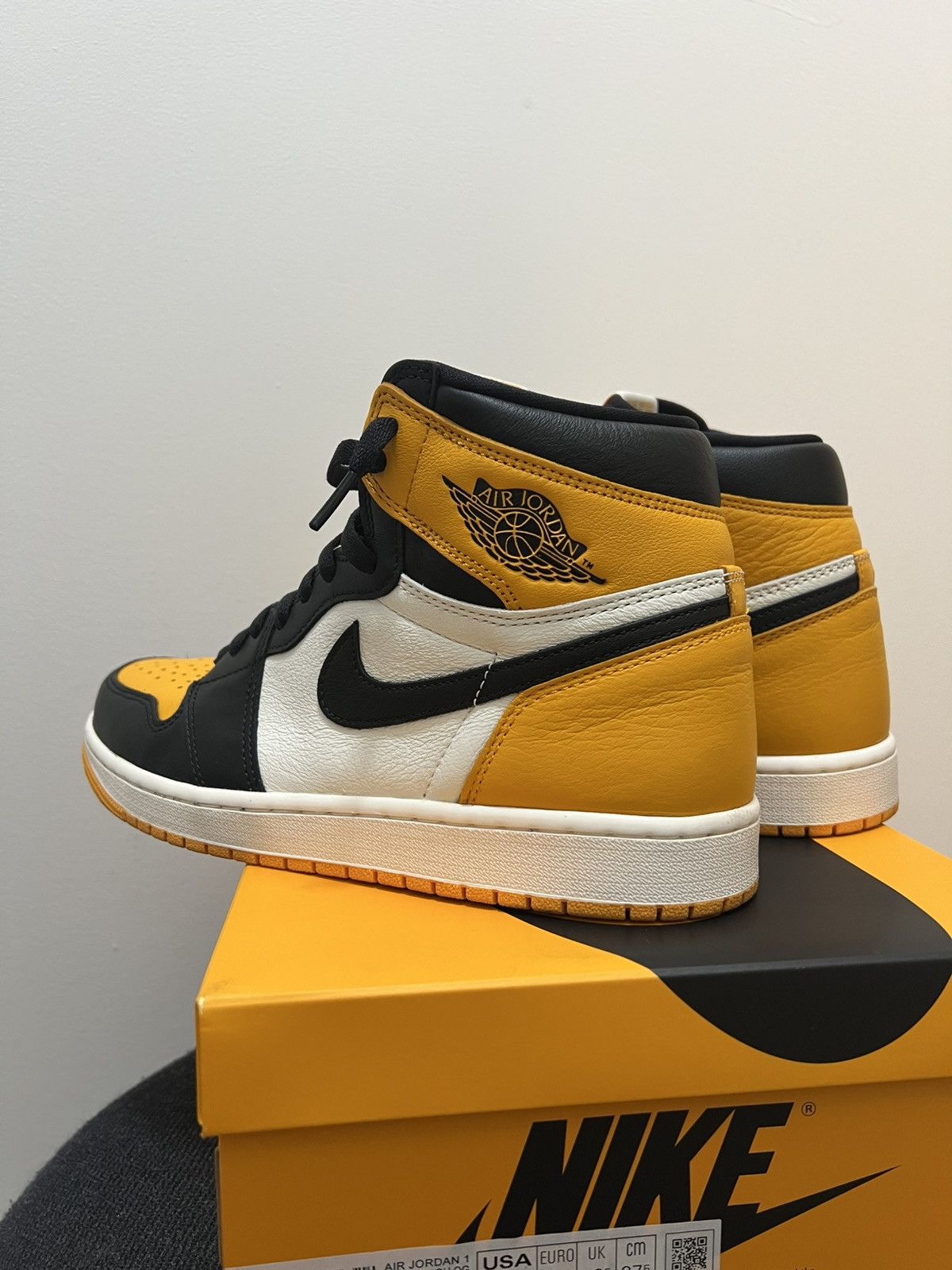 Jordan Brand Nike Air Jordan 1 Taxi Size US 9.5 / EU 42-43 - 5 Thumbnail