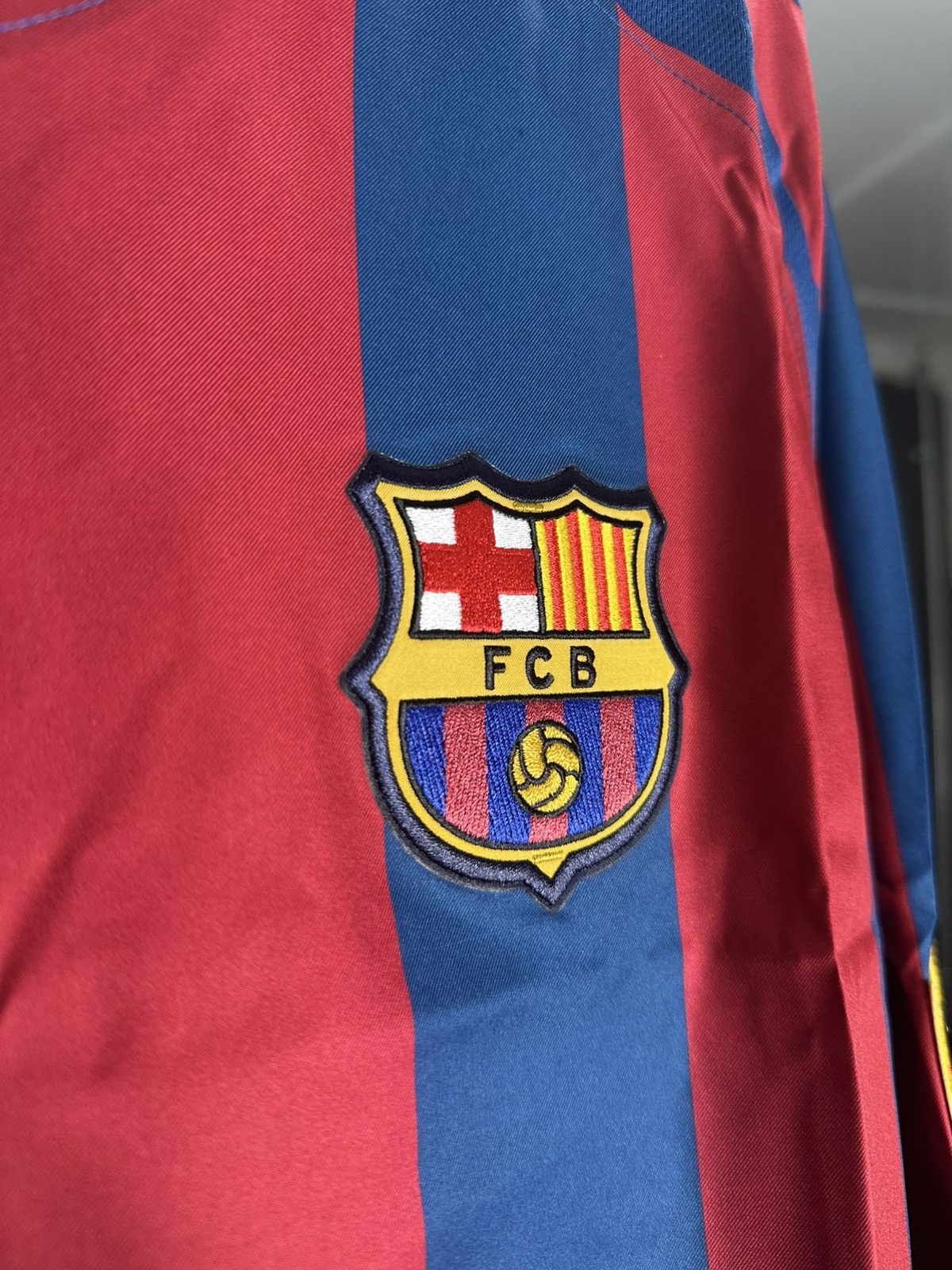 Nike Nike Barcelona Re-Issue 2005/06 Ronaldinho #10 Jersey Size US S / EU 44-46 / 1 - 4 Thumbnail