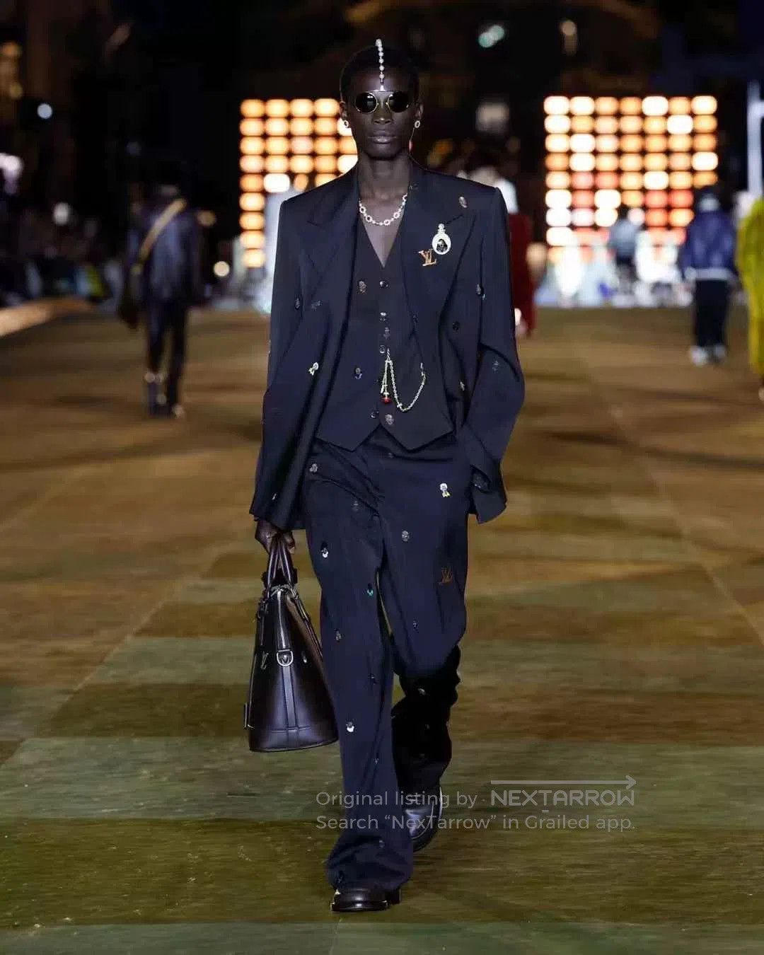 Louis Vuitton Louis Vuitton Portrait Embroidered Runway Suit. Size US S / EU 44-46 / 1 - 4 Thumbnail