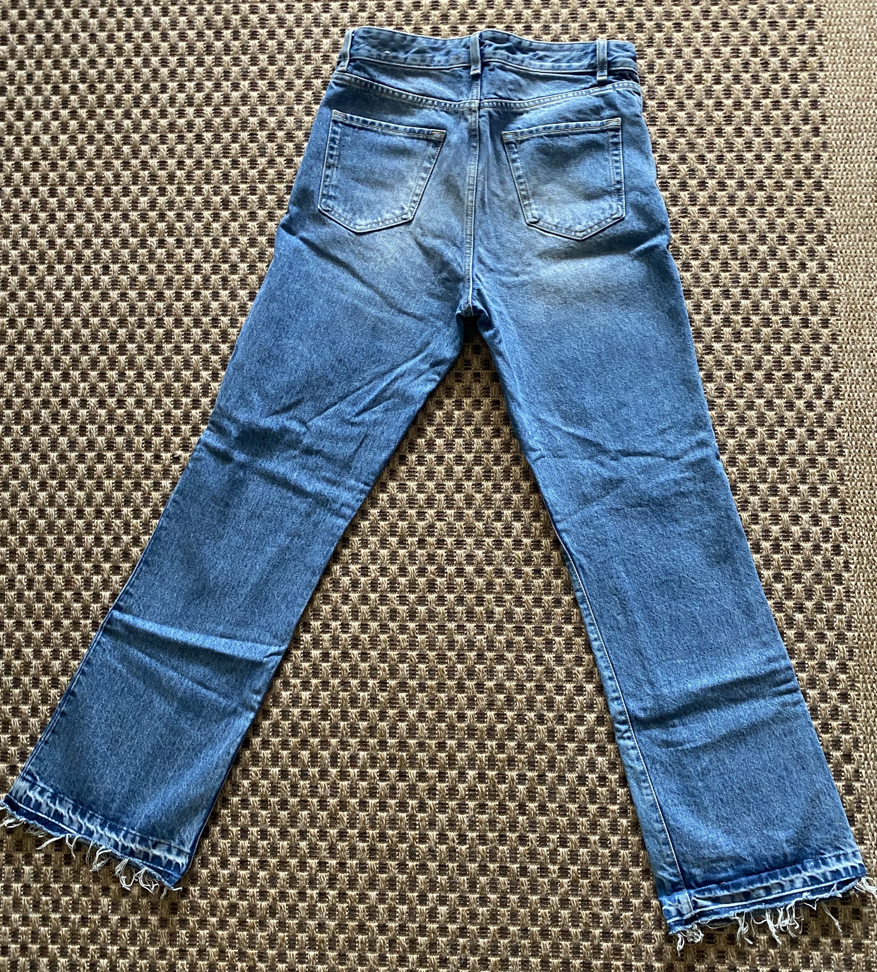 Zara Zara Light Wash Raw Hem Straight Jeans Size 31 Worn Once Size US 31 - 2 Thumbnail
