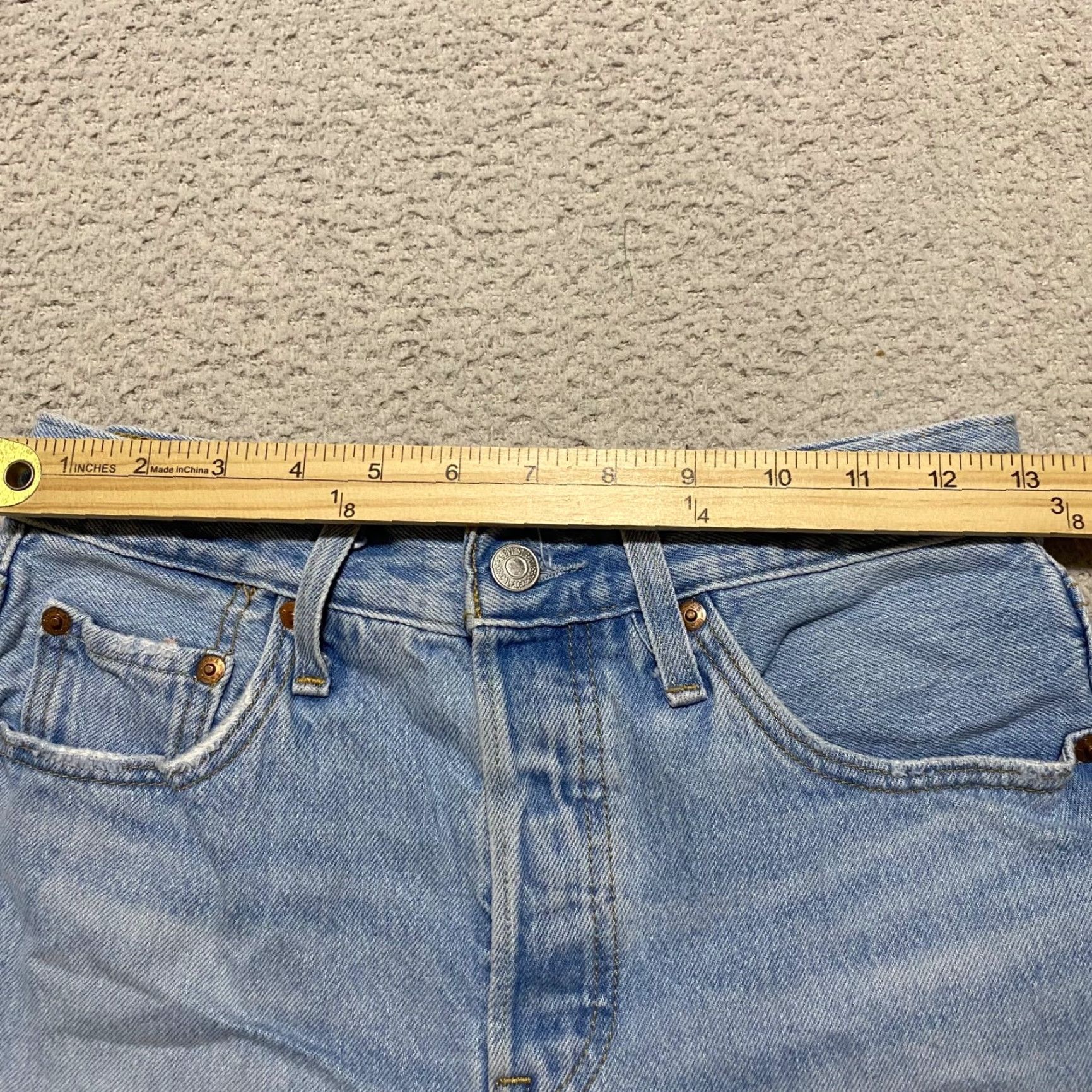 Levi's Levi's 501 Jeans Shorts Blue Denim Medium Wash Cut-Off Inseam 2" Womens Size 28 Shorts Structured Pockets 5-Pocket Design Modern Classic Mens? Wait Size 28" / US 6 / IT 42 - 7 Thumbnail
