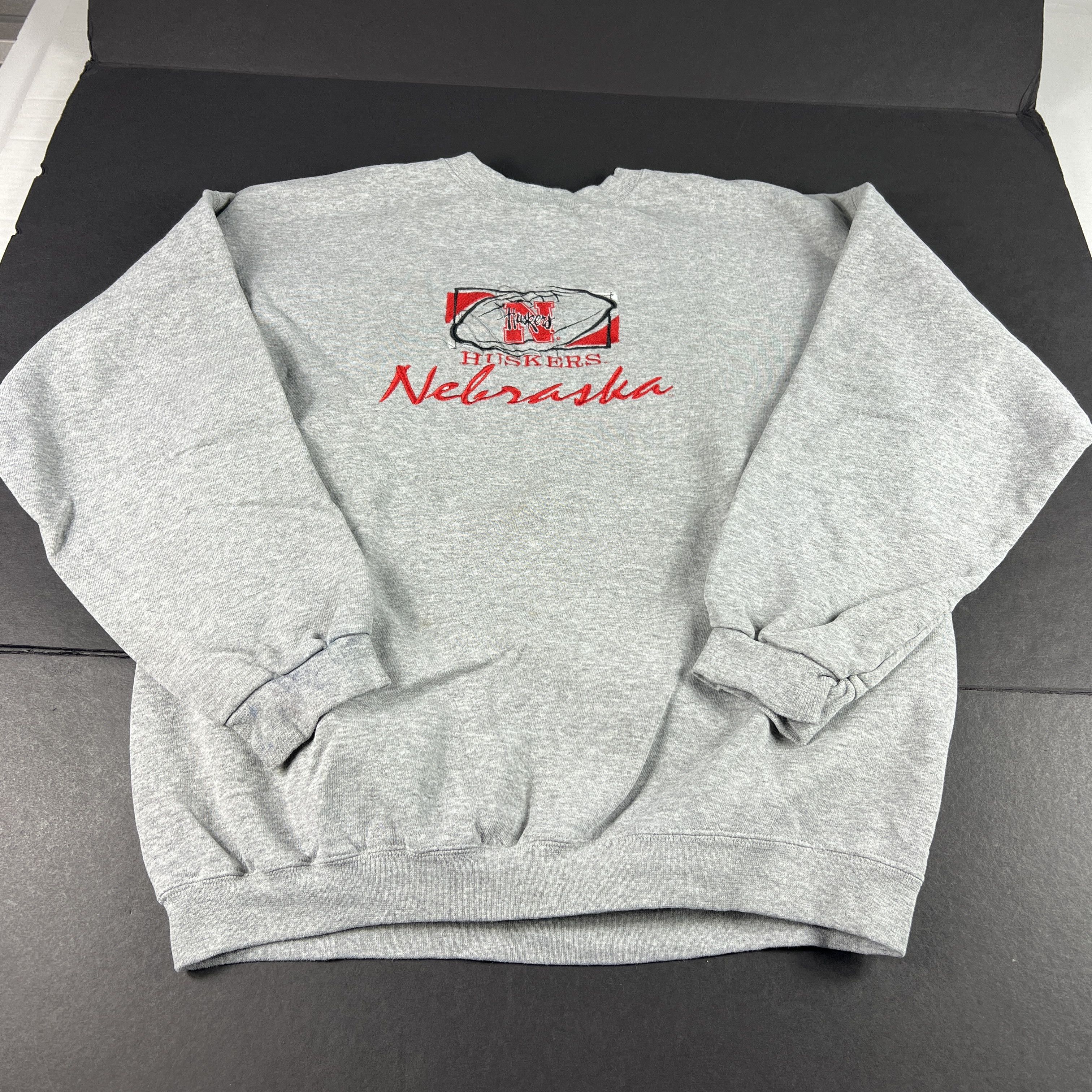 NCAA × Vintage VTG Nebraska Cornhuskers Sweatshirt Embroidered Crewneck Size US L / EU 52-54 / 3 - 1 Thumbnail