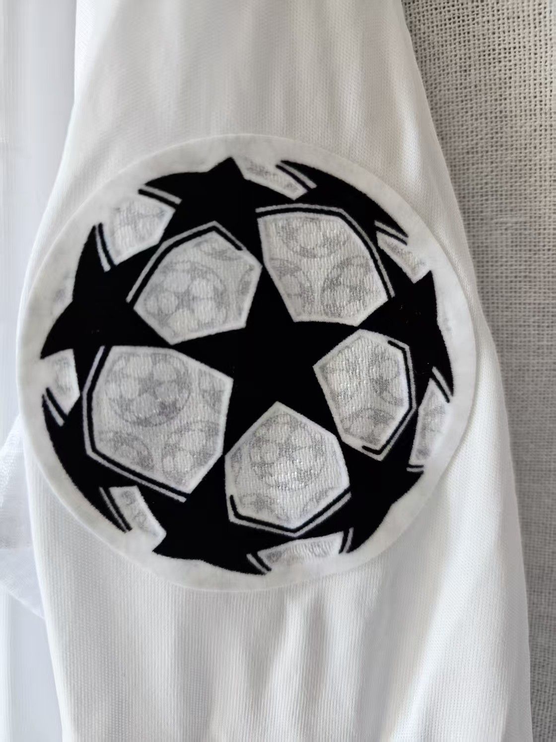 Other Real Madrid #10 Mesut Özil Jersey Size US XL / EU 56 / 4 - 6 Thumbnail