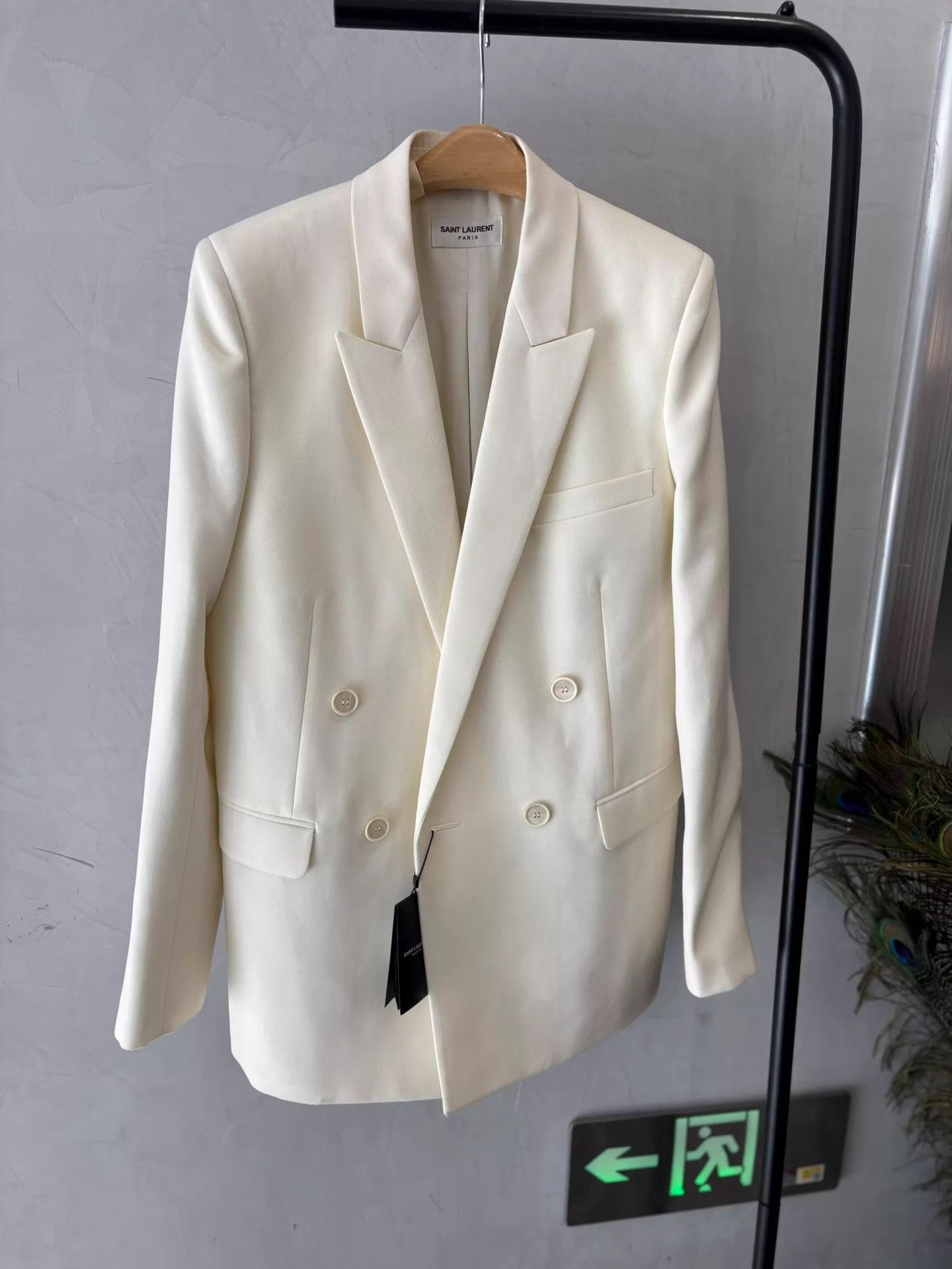 Yves Saint Laurent YSL White Double-Breasted Wool Blazer Size 36 NWT Size XS / US 0-2 / IT 36-38 - 1 Thumbnail