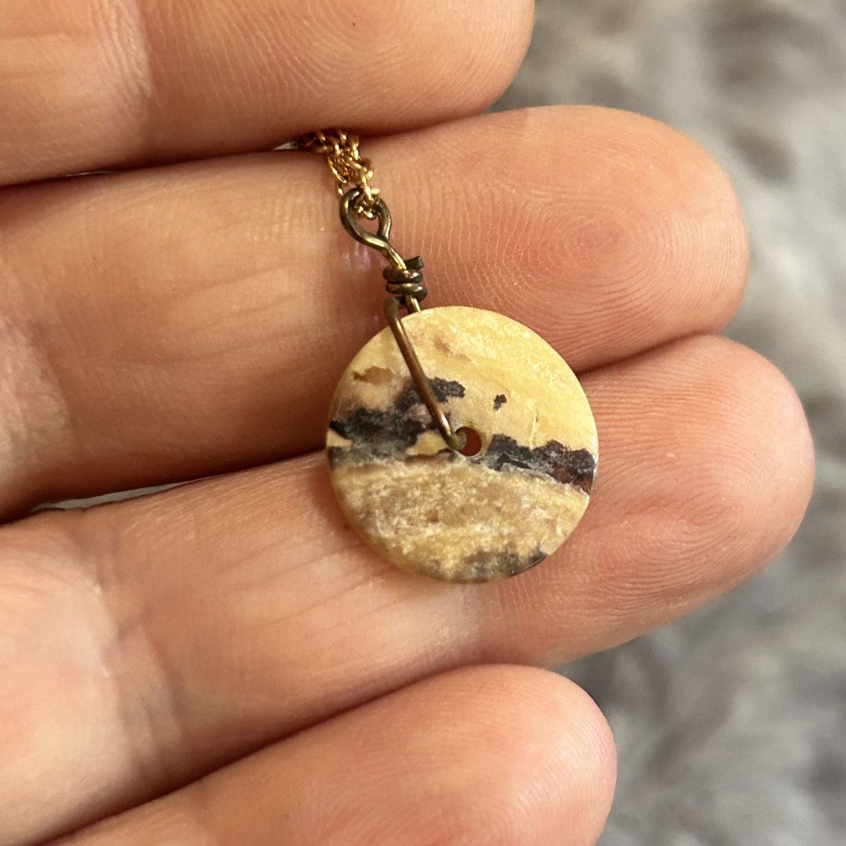 Vintage Vintage natural shell wired pendant on chain necklace Size ONE SIZE - 1 Thumbnail