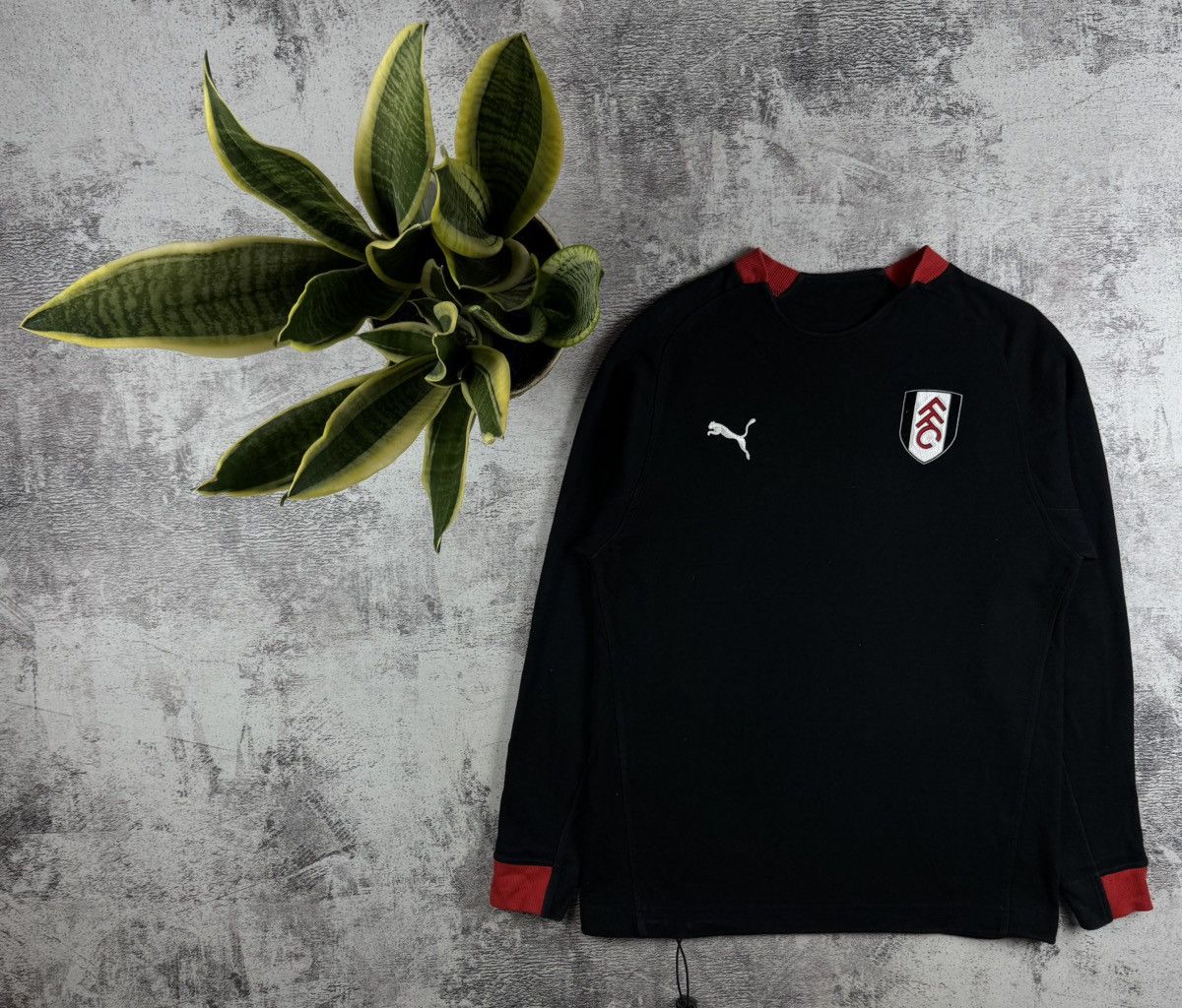 Puma FC Fulham Men’s Medium Top Black LongSleeve Puma Soccer Football Jersey T Shirt Size US M / EU 48-50 / 2 - 1 Thumbnail
