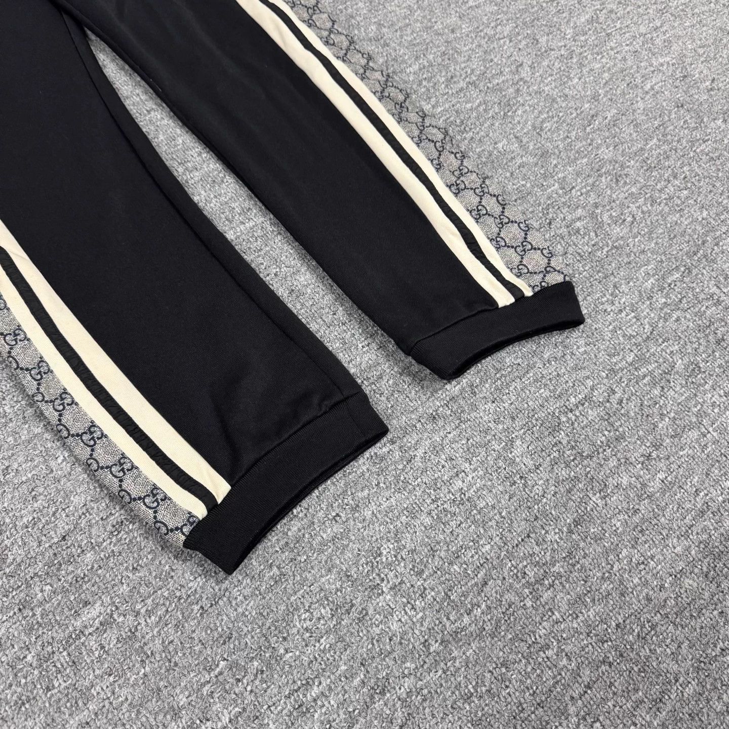 Gucci Gucci snake print side allover logo sweat xs 99new Size US 28 / EU 44 - 3 Thumbnail