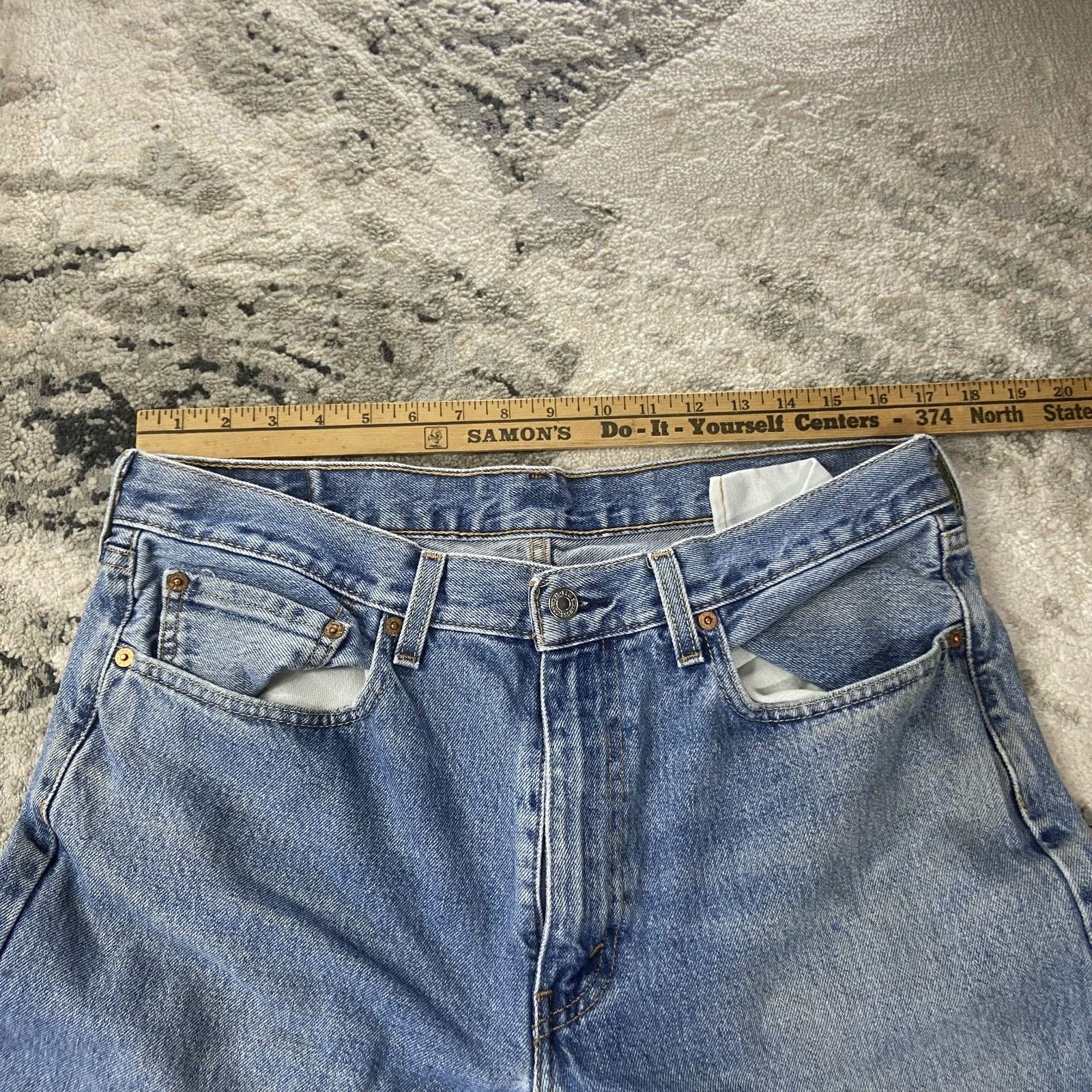 Levi's Vintage Levis 550 Jeans Mens 36x31 Blue Denim Medium Wash Size US 36 / EU 52 - 6 Thumbnail