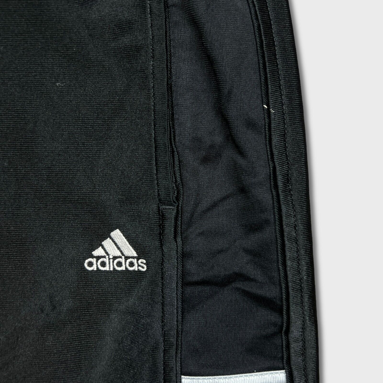 Adidas × Vintage Adidas Shorts Medium Stripes Logo Spell Out Pocketed Pants Size US 32 / EU 48 - 2 Thumbnail