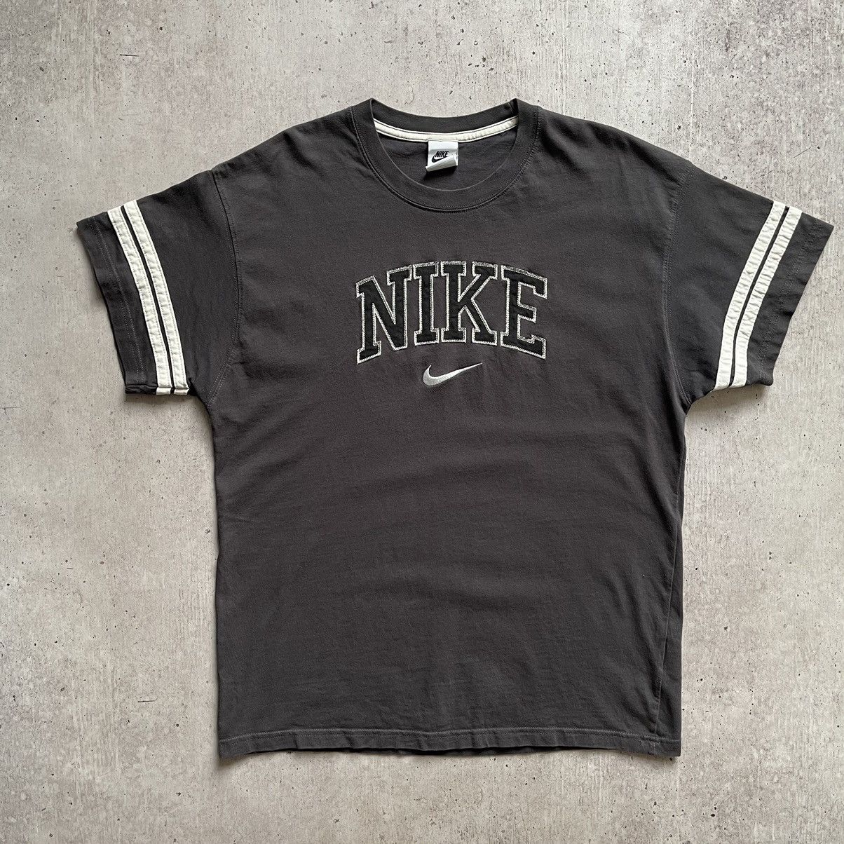 Nike Nike big logo tshirt swoosh y2k vintage Size US L / EU 52-54 / 3 - 1 Thumbnail