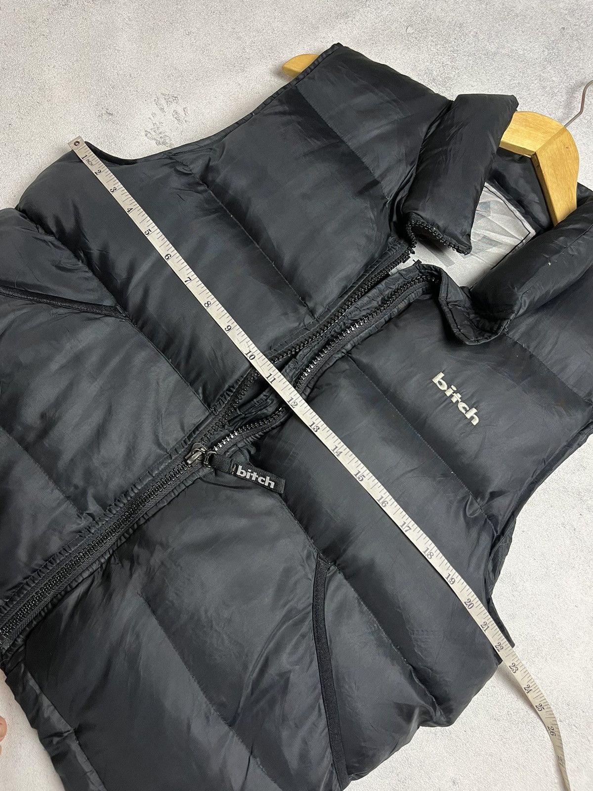 Vintage Vintage Bitch Skateboard Vest Puffer Jacket Size US L / EU 52-54 / 3 - 9 Thumbnail