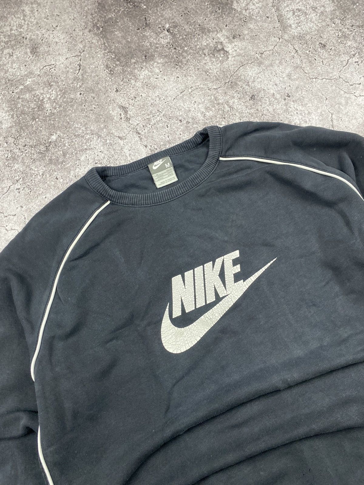 Nike Vintage Nike Distressed Faded big logo Sweatshirt Y2K Japan Size US M / EU 48-50 / 2 - 2 Thumbnail