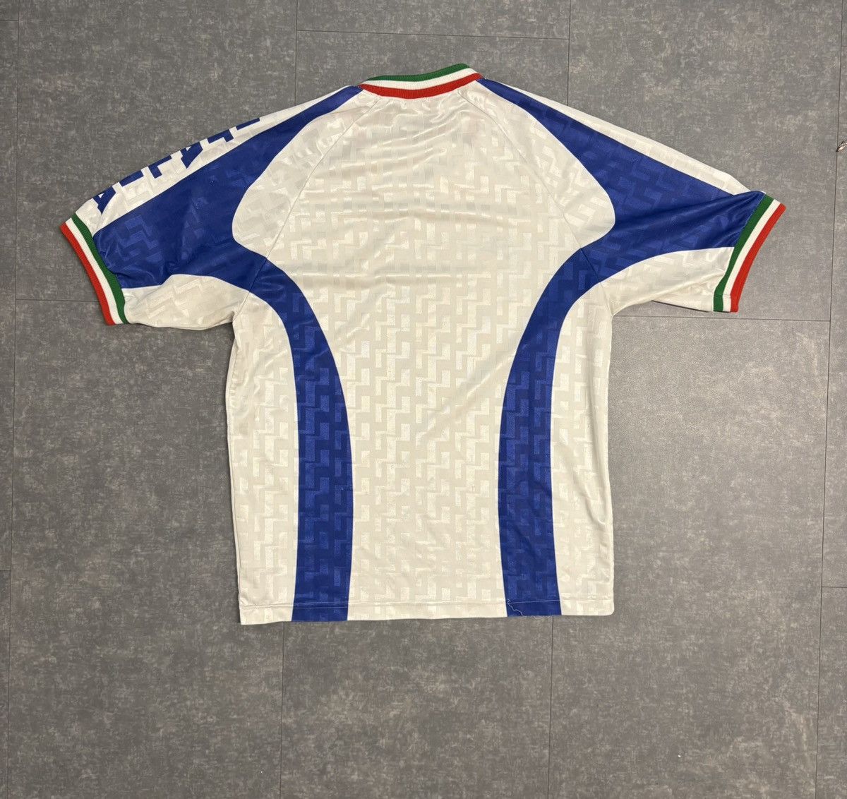 Nike 1996 Nike Italy Jersey Size US S / EU 44-46 / 1 - 5 Thumbnail