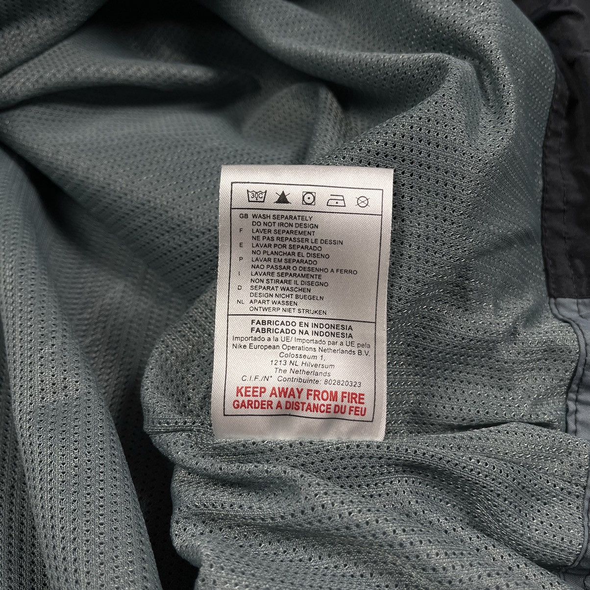 Nike Vintage Nike swoosh ninja nylon anorak light jacket 90’s Size US L / EU 52-54 / 3 - 13 Thumbnail