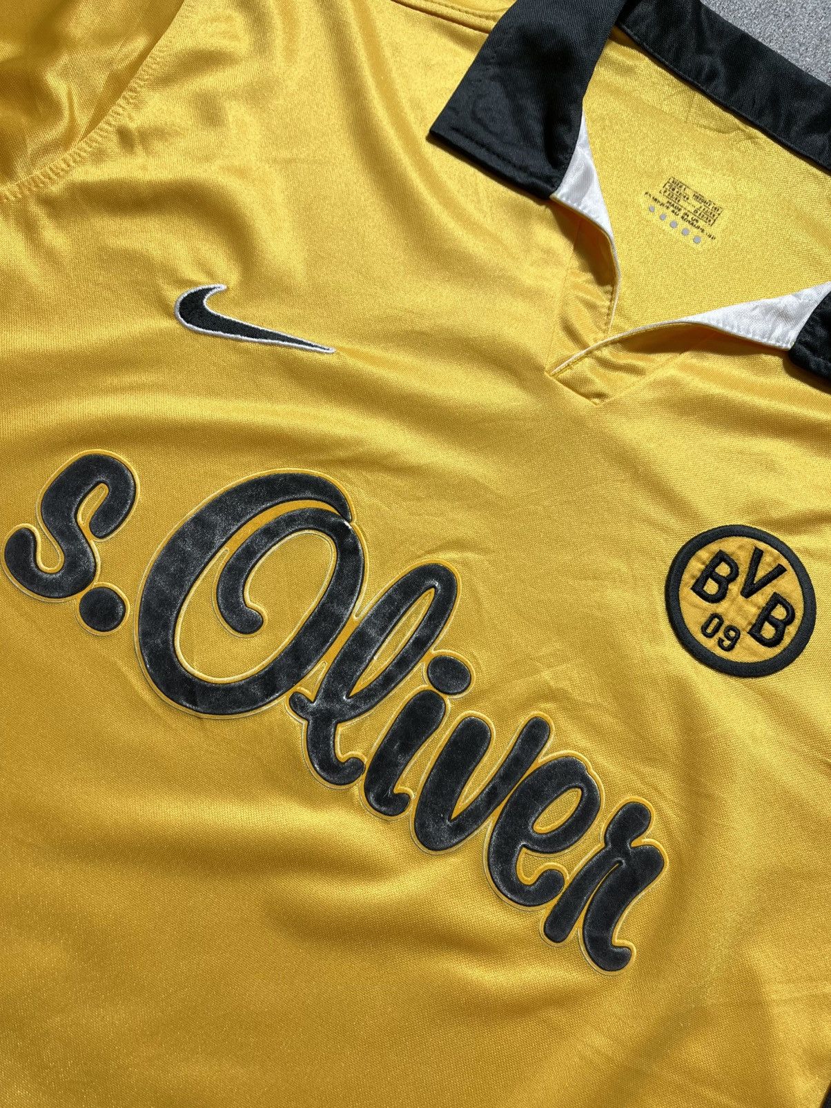 Nike 🚨SOLD🚨Vintage Borussia Dortmund 98/00 Home Jersey Size US L / EU 52-54 / 3 - 5 Thumbnail