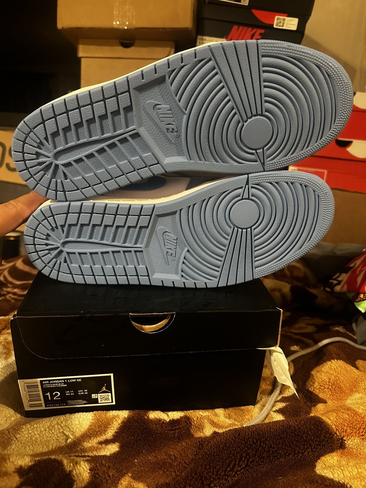 Nike Air Jordan 1 low se ‘legend blue’ Size US 12 / EU 45 - 2 Thumbnail