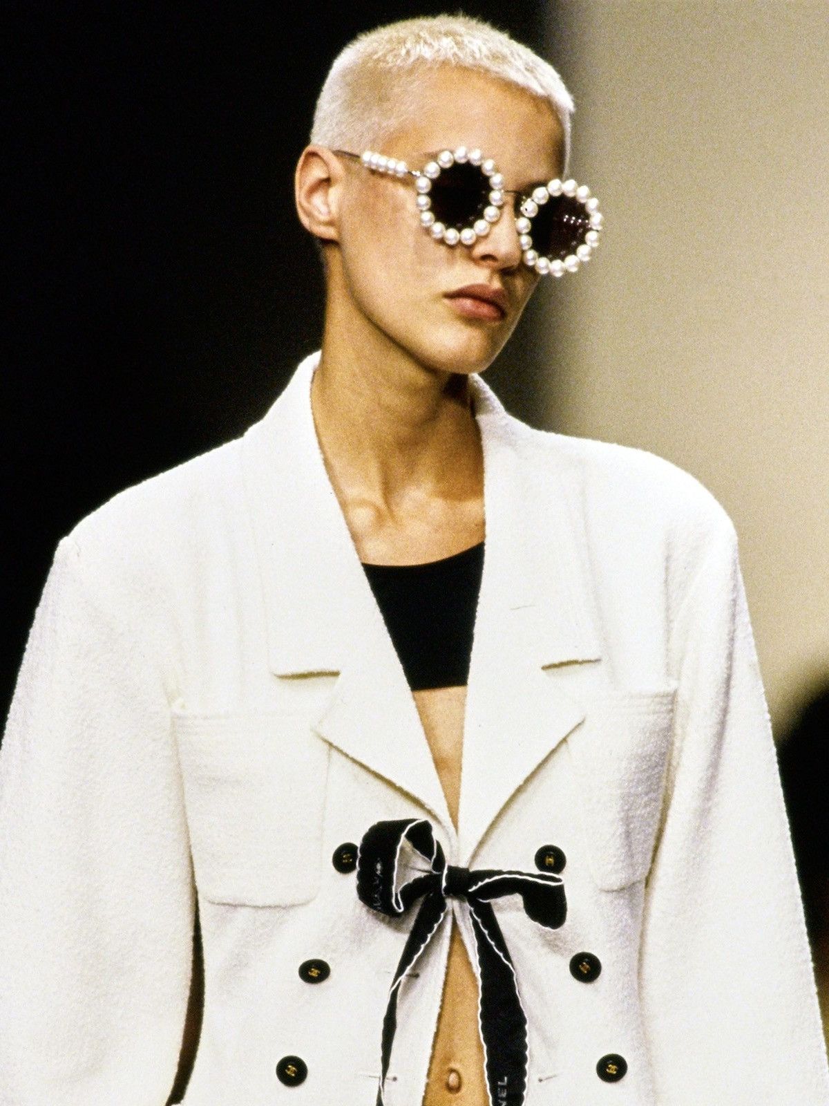 Chanel S/S 94 Pearl Sunglasses Size ONE SIZE - 2 Thumbnail