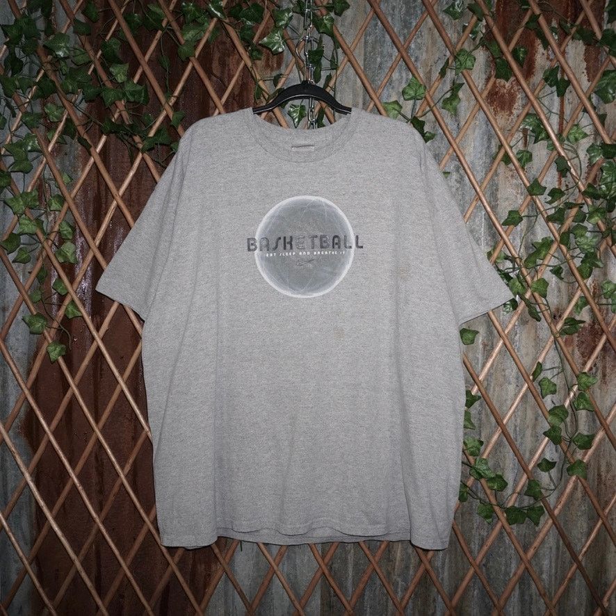 Nike XXL - Vintage Y2K Nike basketball 00s grey tag t-shirt Size US XXL / EU 58 / 5 - 1 Thumbnail