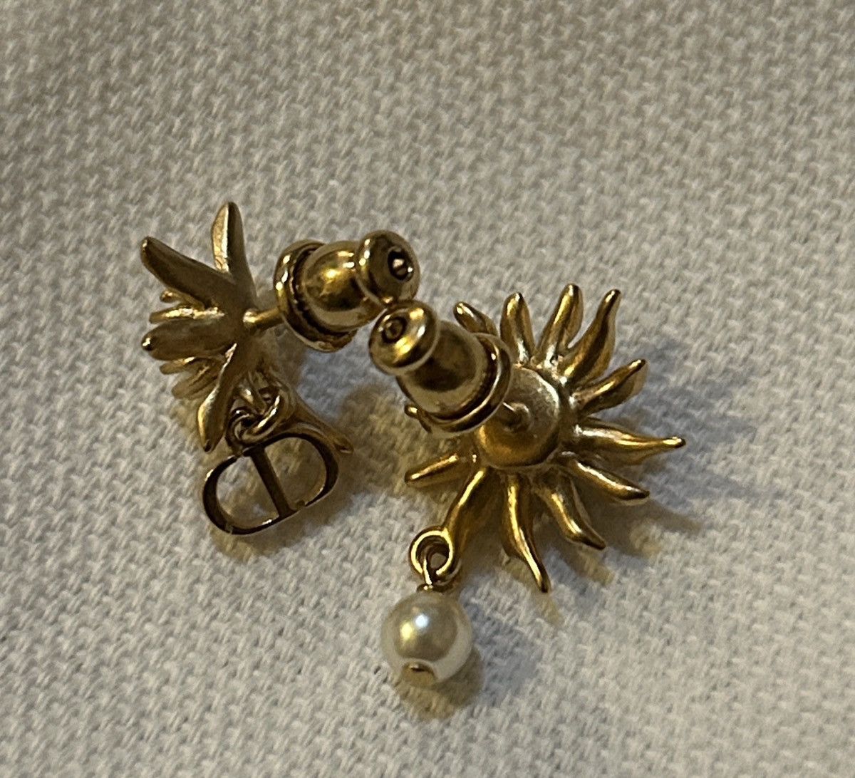 Dior DIOR CHARDONS EARRINGS Gold-Finish Metal and White Resin Size ONE SIZE - 8 Thumbnail