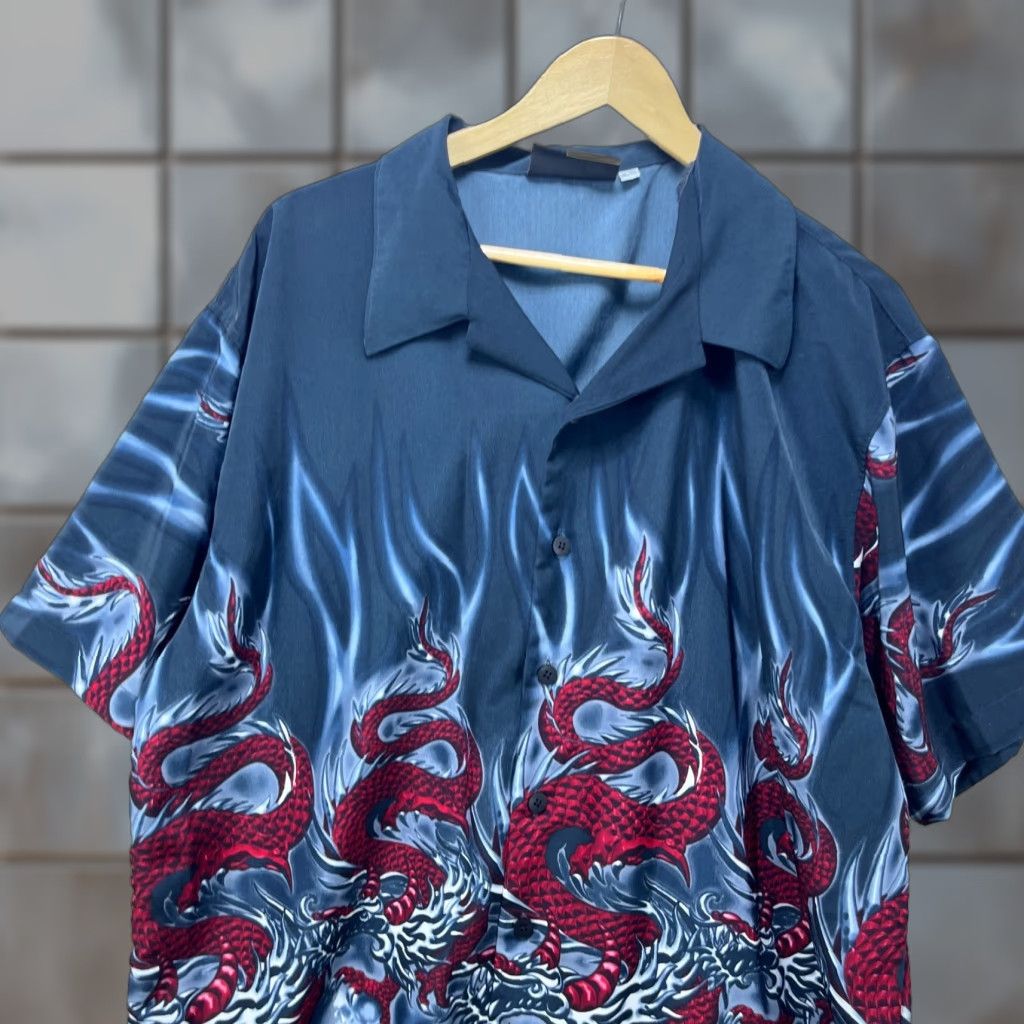 Vintage VINTAGE Red Dragon Button Up Hawaiian Shirt Flames Skulls All Over Print XL Mens Short Sleeve Size XL Size US XL / EU 56 / 4 - 1 Thumbnail