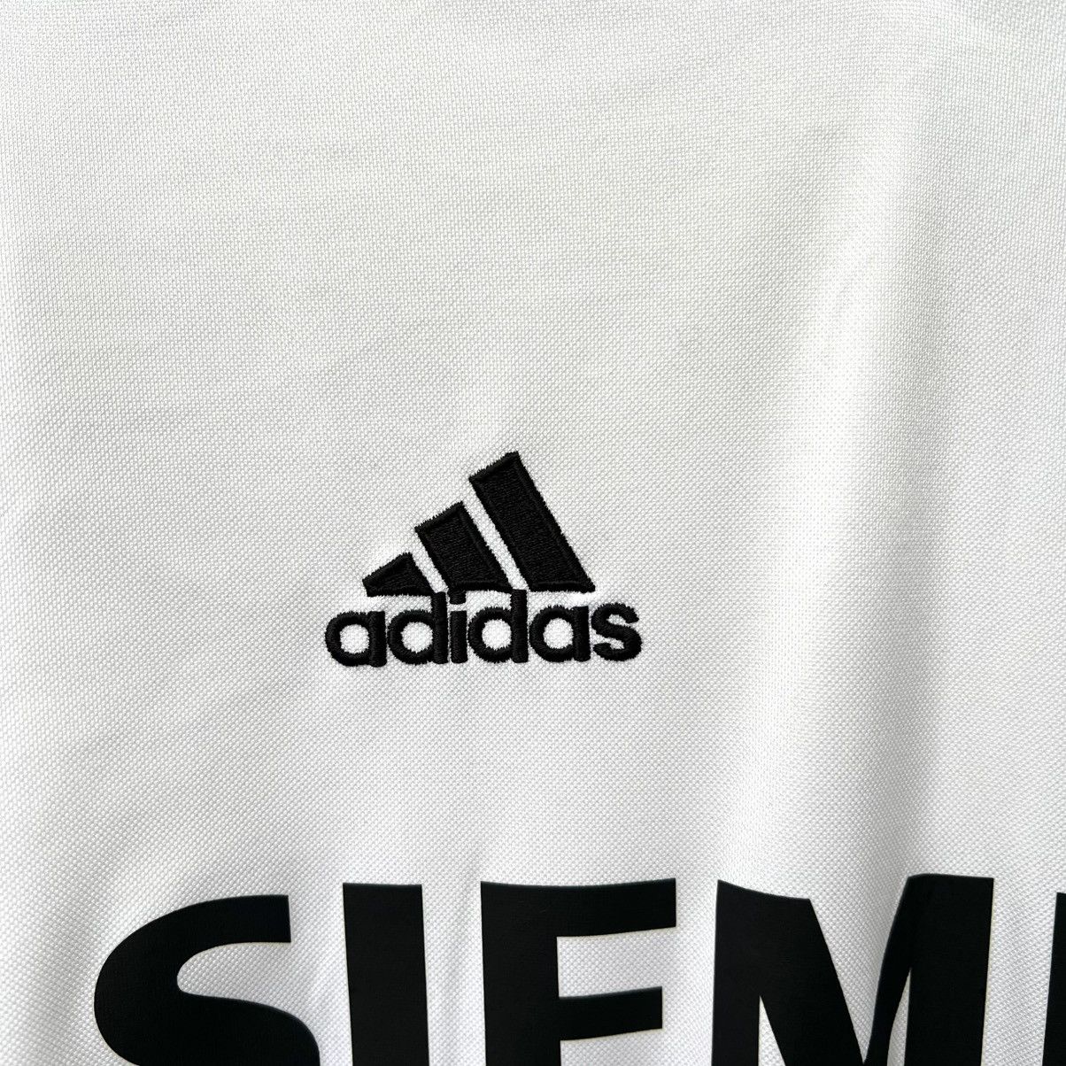 Adidas REAL MADRID ADIDAS VINTAGE LONGSLEEVE SOCCER JERSEY 2004 Size US S / EU 44-46 / 1 - 4 Thumbnail