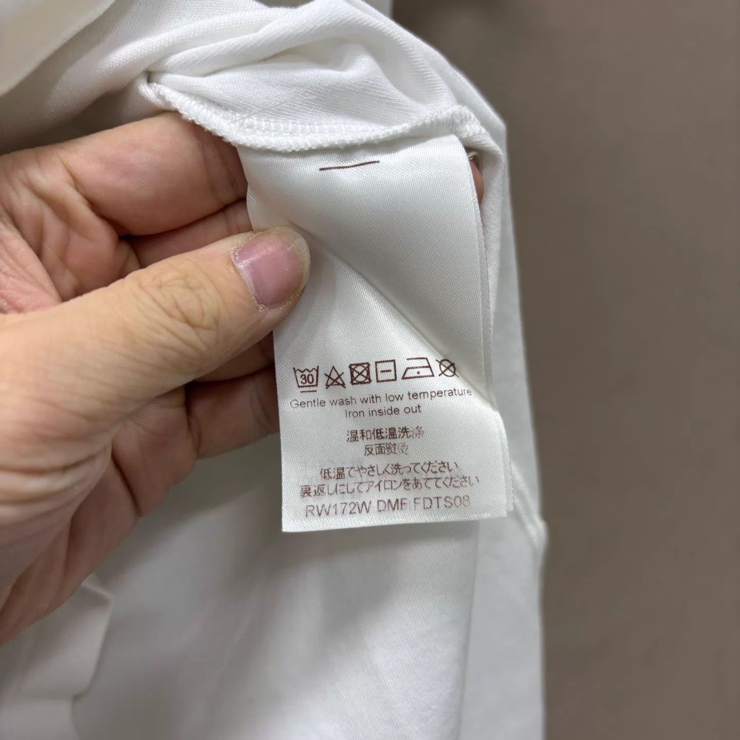 Louis Vuitton LOUIS VUITTON 98 New Minimalist Print SS Tee S Size S / US 4 / IT 40 - 4 Thumbnail