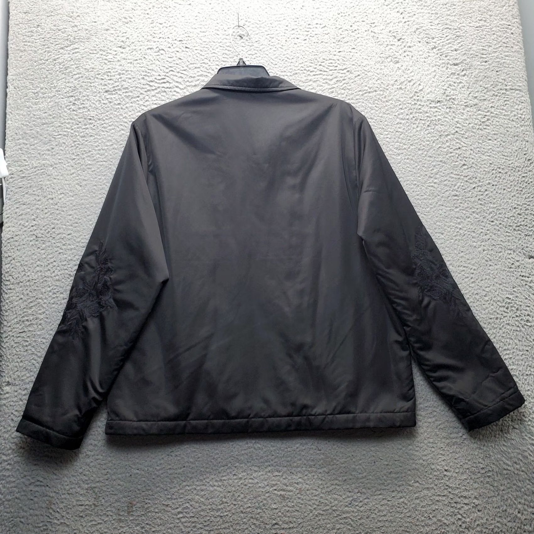 Forever 21 Forever 21 Windbreaker Jacket Womens XL Black Embroidered Flower Sleeve Full Zip Size XL / US 12-14 / IT 48-50 - 2 Thumbnail