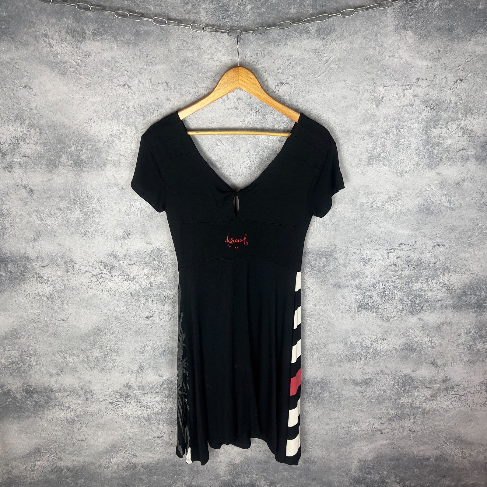 Desigual Desigual Women’s Dress V-Neck Size S Black Short Sleeve ` Size S / US 4 / IT 40 - 6 Thumbnail