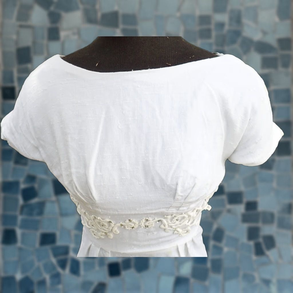 Vintage VINTAGE Parade White Dress S/S Women's XS/S Sheath Embroidered Bodice 1960s Rockabilly Dress Womens Size 4XL / US 24-26 - 1 Thumbnail