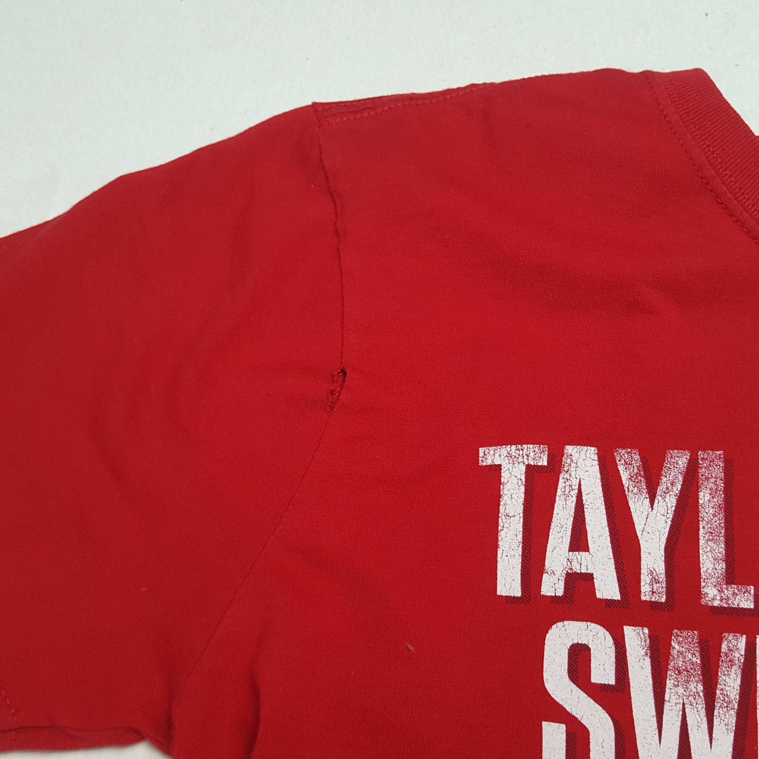 Vintage Vintage Taylor Swift American Singer Songwriter Tshirt Size US M / EU 48-50 / 2 - 6 Thumbnail