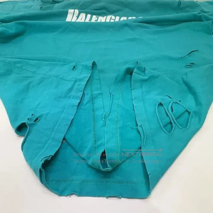 Balenciaga Balenciaga Distressed Logo Short Sleeve T. Size US XS / EU 42 / 0 - 5 Thumbnail