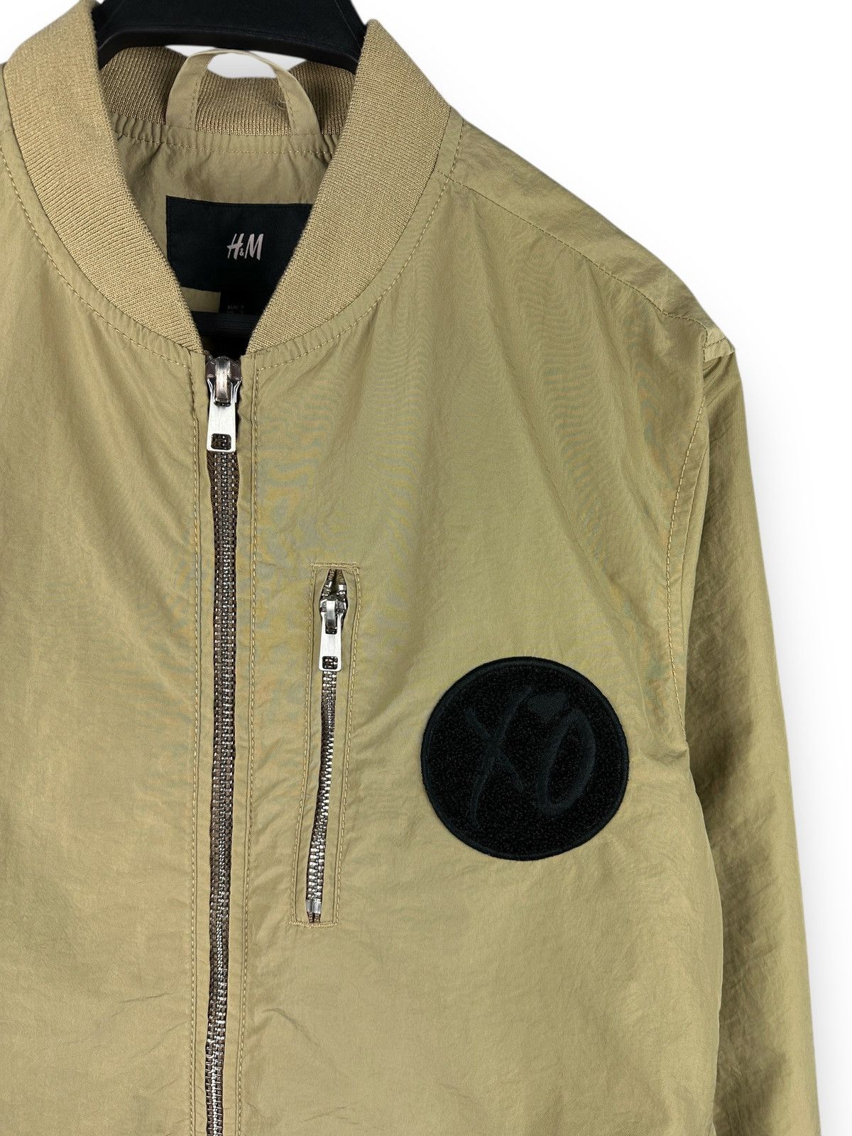 H&M × The Weeknd × XO H&M x The Weeknd XO Big Logo Beige Bomber Jacket Size US S / EU 44-46 / 1 - 8 Thumbnail