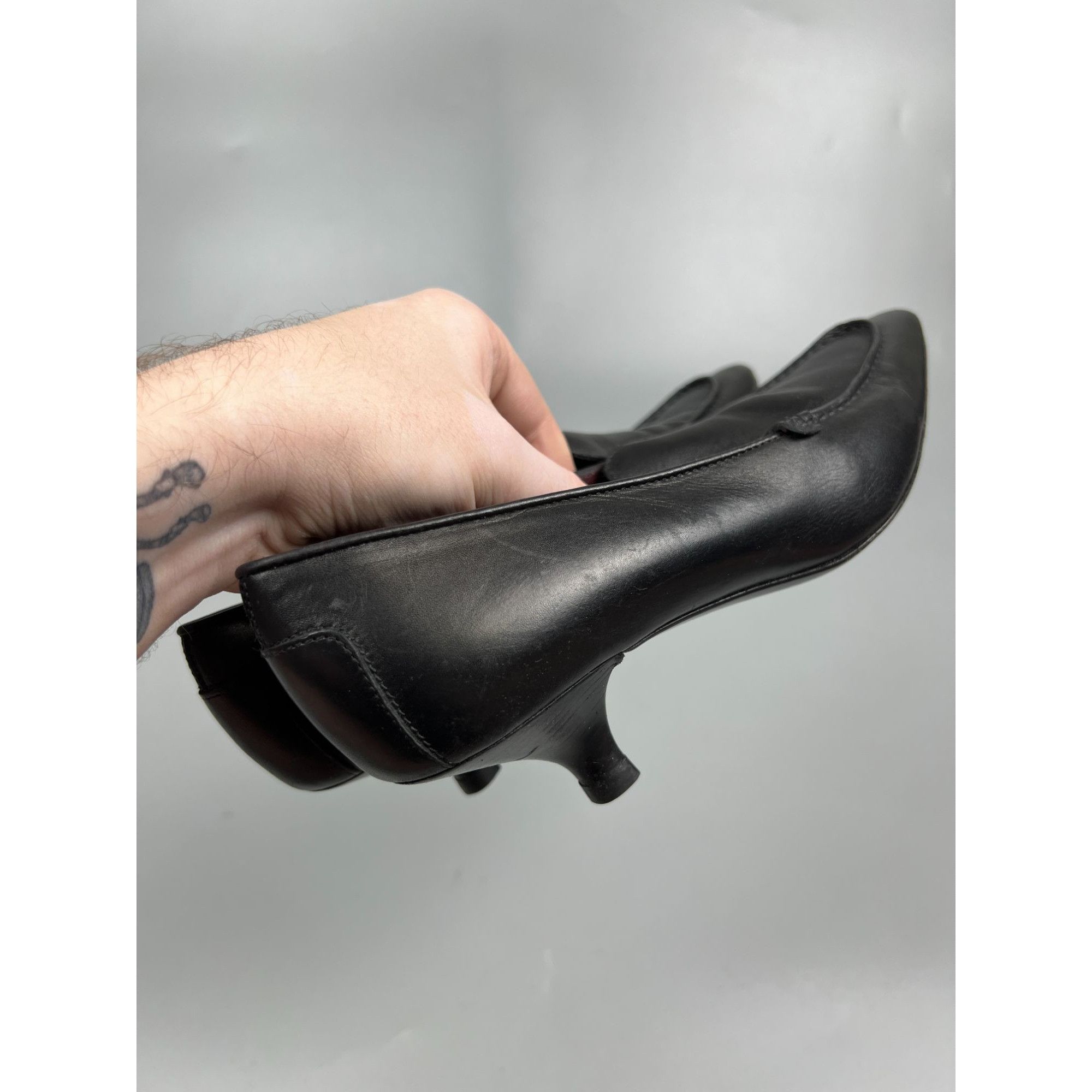 Tod's Tod’s Pointed Toe Kitten Heel Leather Pumps (Y01030) Size US 6 / IT 36 - 6 Thumbnail