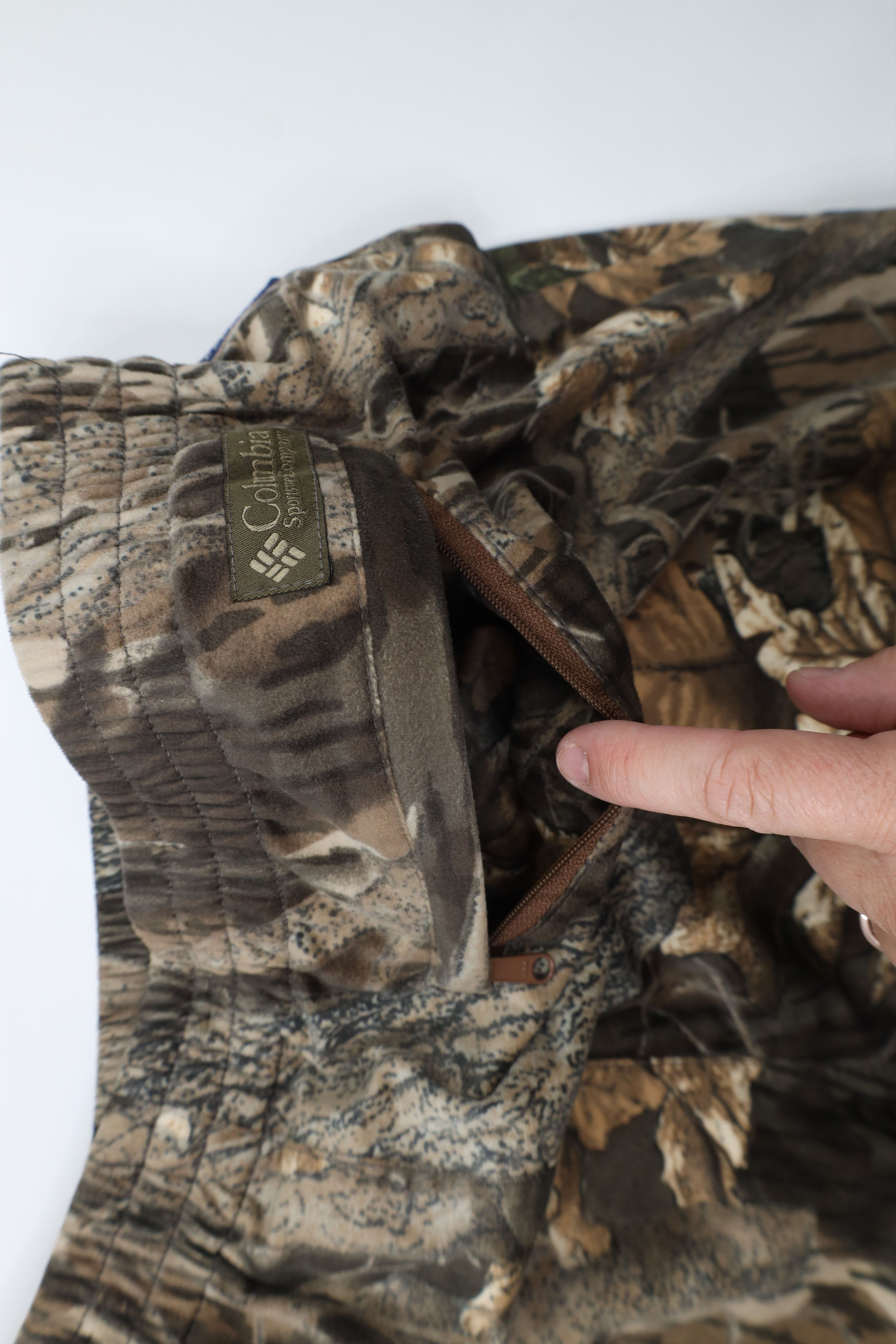 Columbia × Vintage Vintage Columbia Cloth Mossy Oak Camouflage Wide Leg Pants Size US 38 / EU 54 - 13 Thumbnail