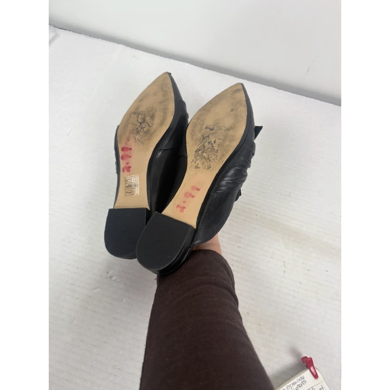 DKNY DKNY Women’s Black Leather Pointed Toe Bow Kitten Heel Slides 6.5M, 1in Low Heel, Casual Business Party Shoes Size US 6.5 / IT 36.5 - 6 Thumbnail
