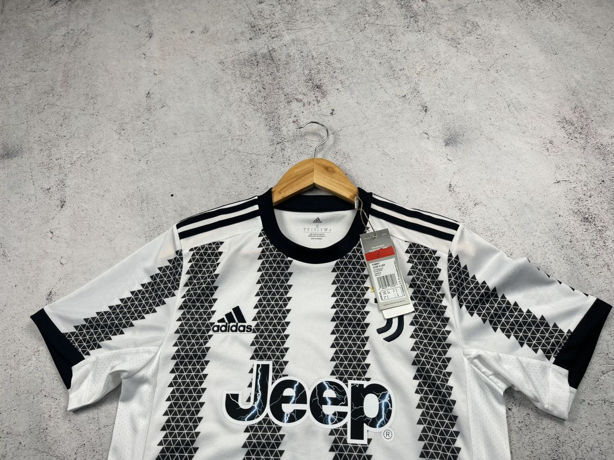 Adidas JUVENTUS 2022 2023 HOME FOOTBALL SHIRT SOCCER JERSEY ADIDAS Size US S / EU 44-46 / 1 - 2 Thumbnail