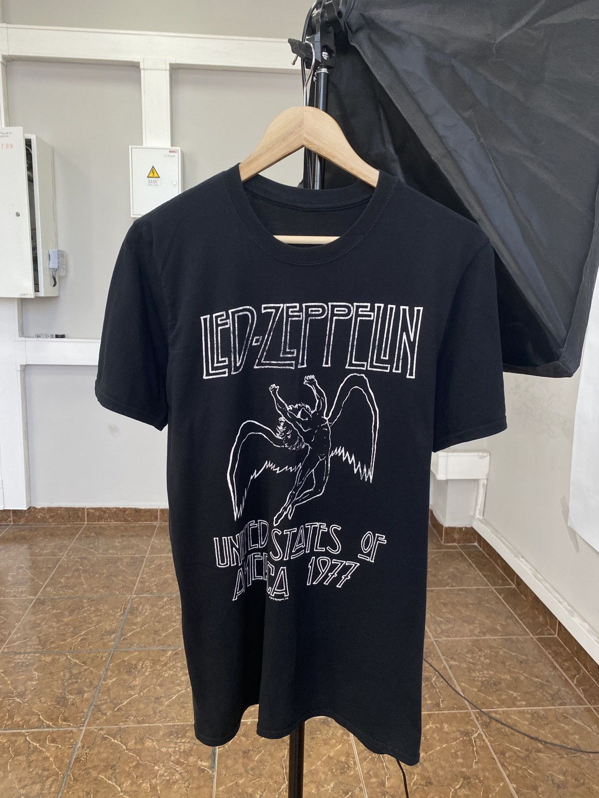 Led Zeppelin 🇬🇧 Led Zeppelin June 1977 United State T-Shirt 2018 Print Size US M / EU 48-50 / 2 - 1 Thumbnail