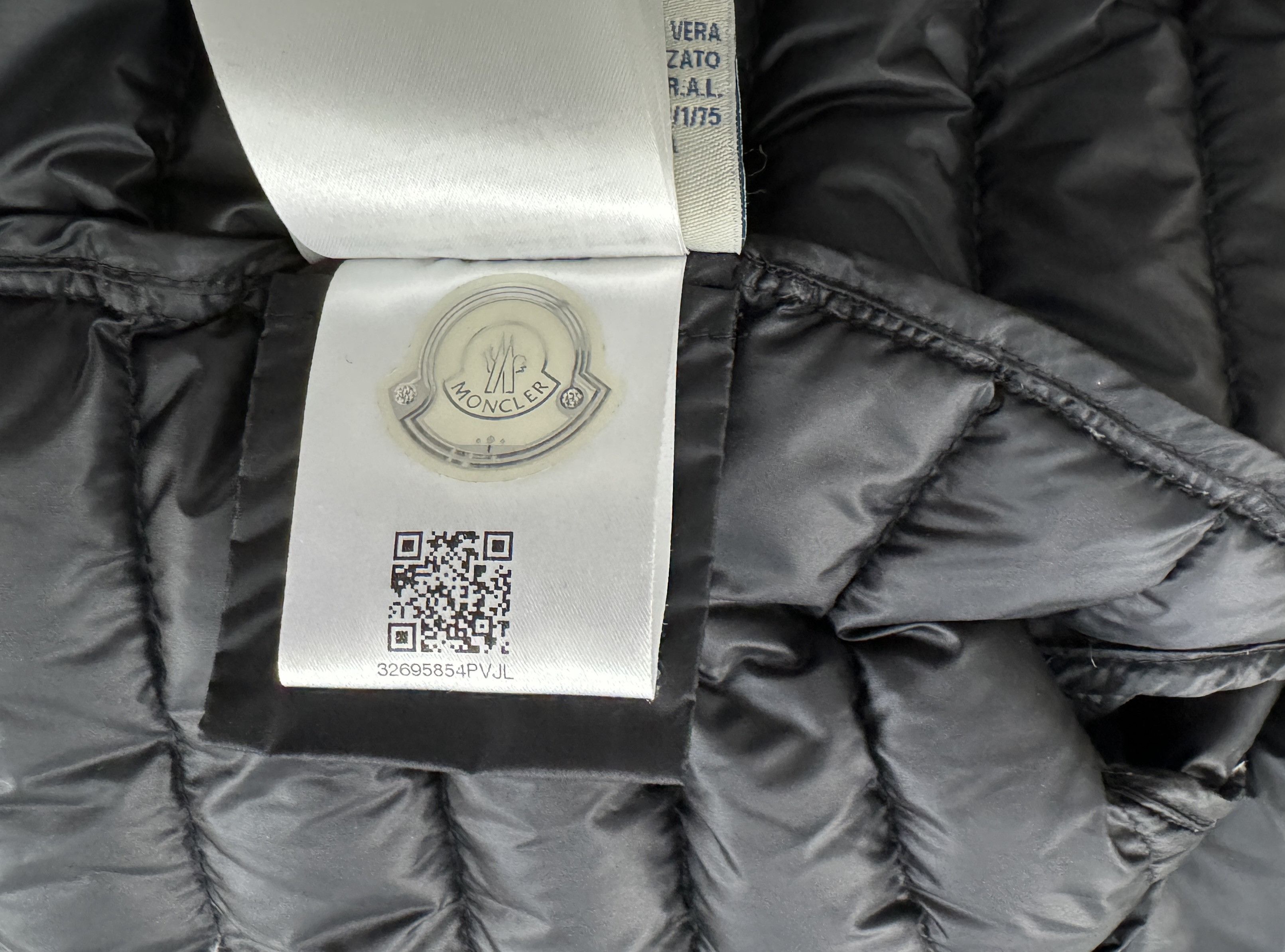 Moncler Moncler Ambert Down Jacket Puffer Denim Trimmed Navy Size 3 Size M / US 6-8 / IT 42-44 - 25 Thumbnail