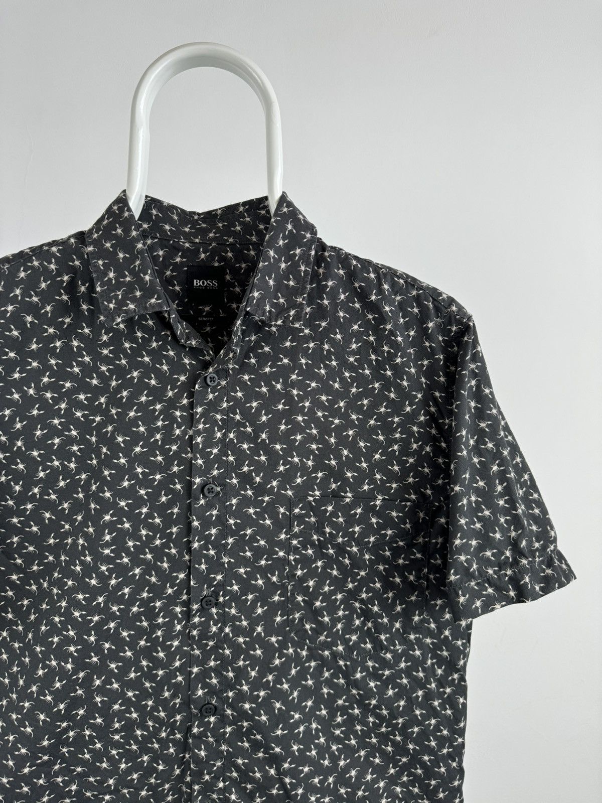 Hugo Boss Hugo Boss Monogram Scorpion Logo Short Sleeve Shirt Size US S / EU 44-46 / 1 - 2 Thumbnail