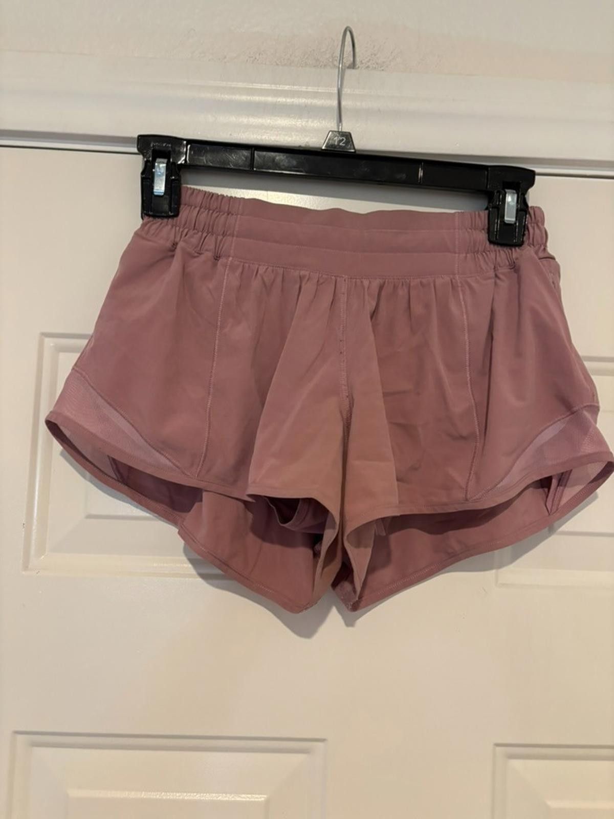Lululemon Women's blush Lululemon sz 4 athletic shorts #619 Size 27" / US 4 / IT 40 - 3 Thumbnail