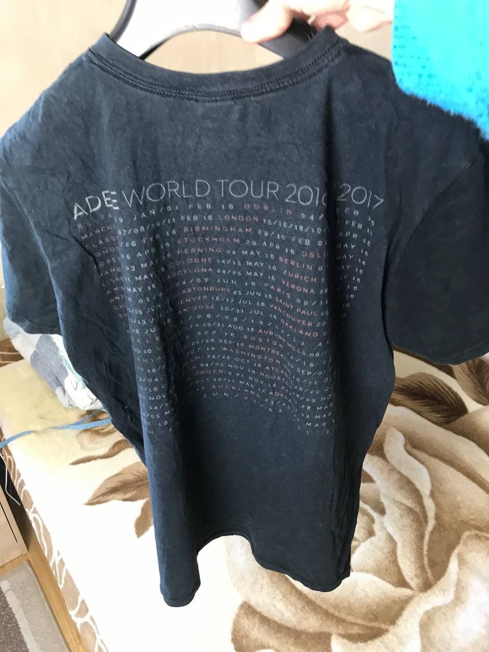 Band Tees 🔥 Adele World Tour 2016/2017 Graphic Print Art Music Vintage Size US L / EU 52-54 / 3 - 9 Thumbnail