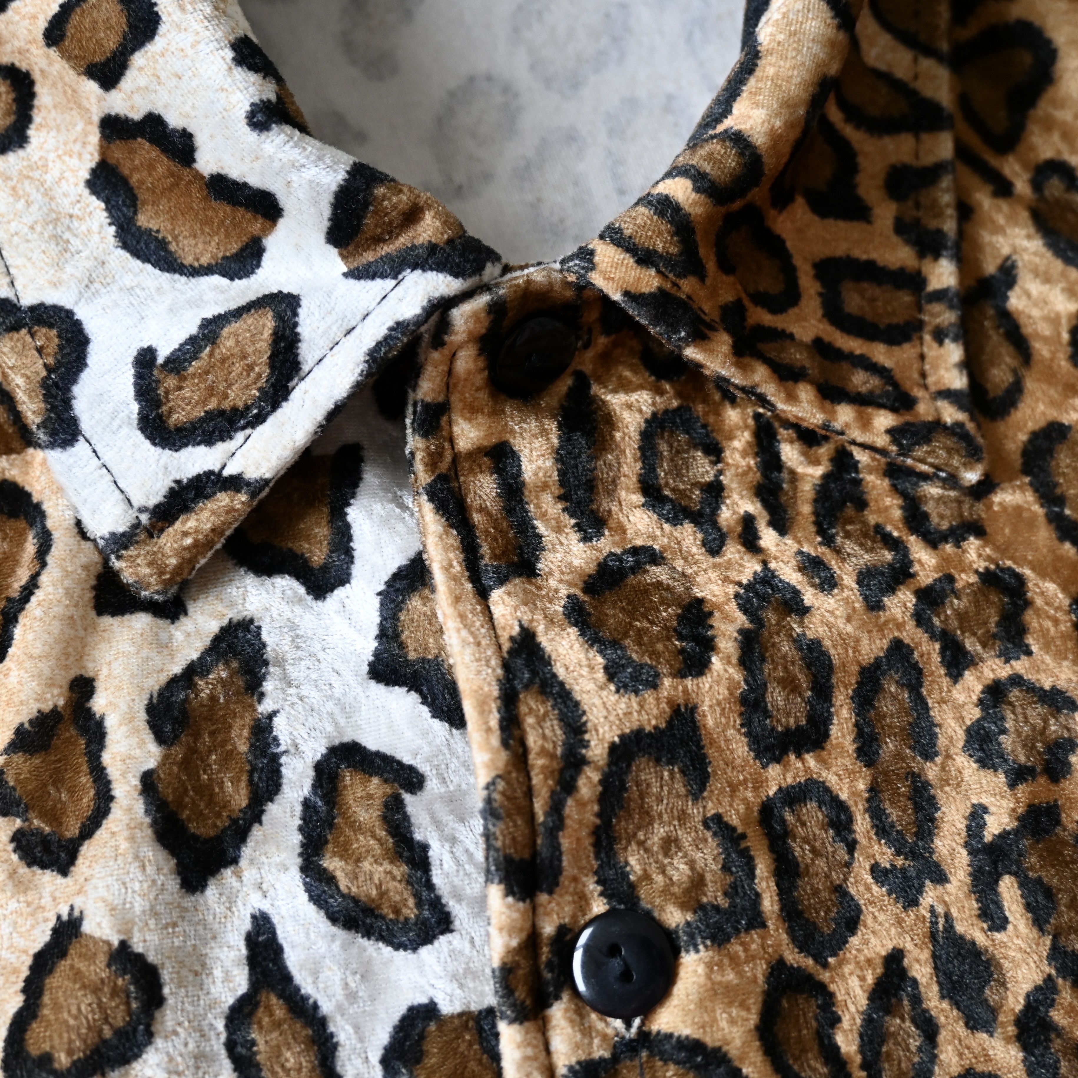 Vintage VTG 1990s Serious Clothing leopard fabric short sleeve shirt Size US L / EU 52-54 / 3 - 9 Thumbnail