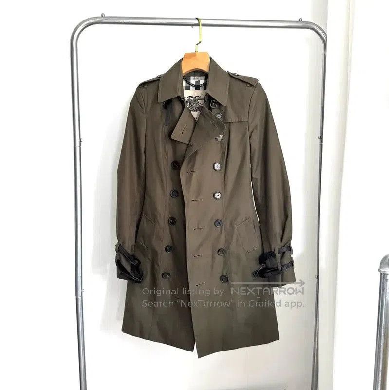 Burberry Burberry Women's Wool Coat in Dark Khaki. Size XS / US 0-2 / IT 36-38 - 1 Thumbnail