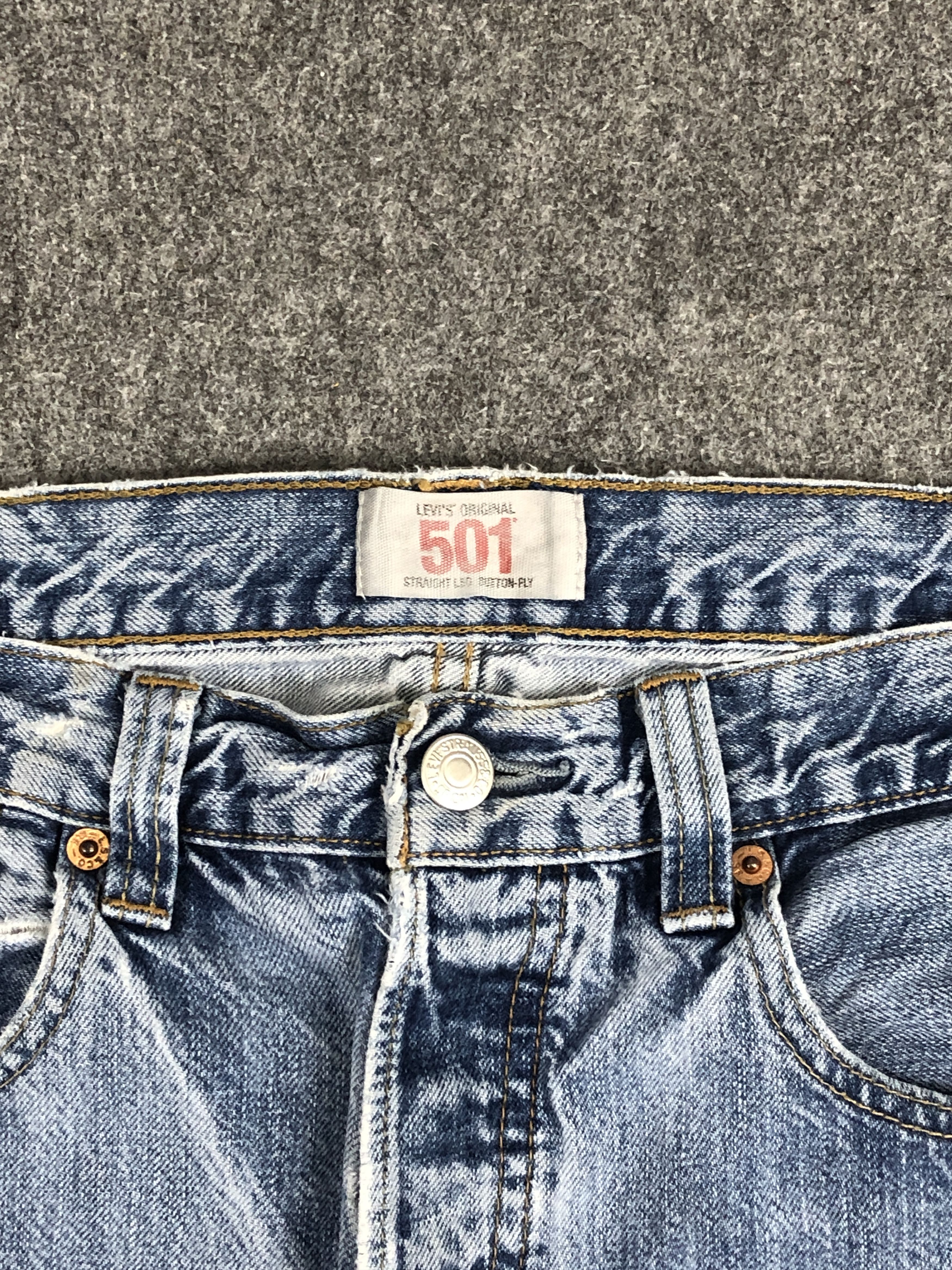 Levi's Vintage Levi's 501 Light Wash Faded Jeans DP2242 Size US 31 - 9 Thumbnail