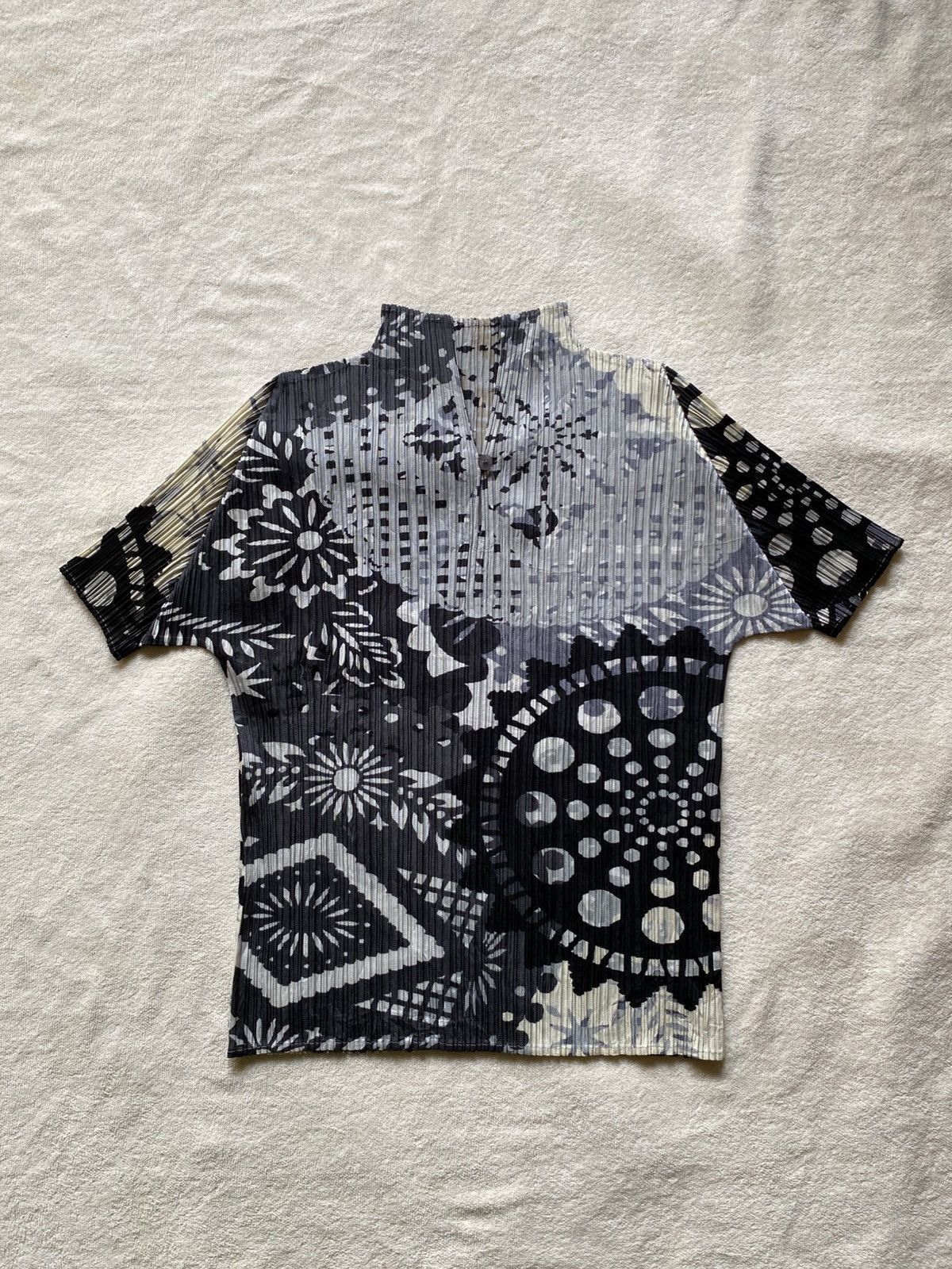 Pleats Please Issey Miyake PLEATS PLEASE ISSEY MIYAKE BLOUSES ART VINTAGE Size M / US 6-8 / IT 42-44 - 2 Thumbnail