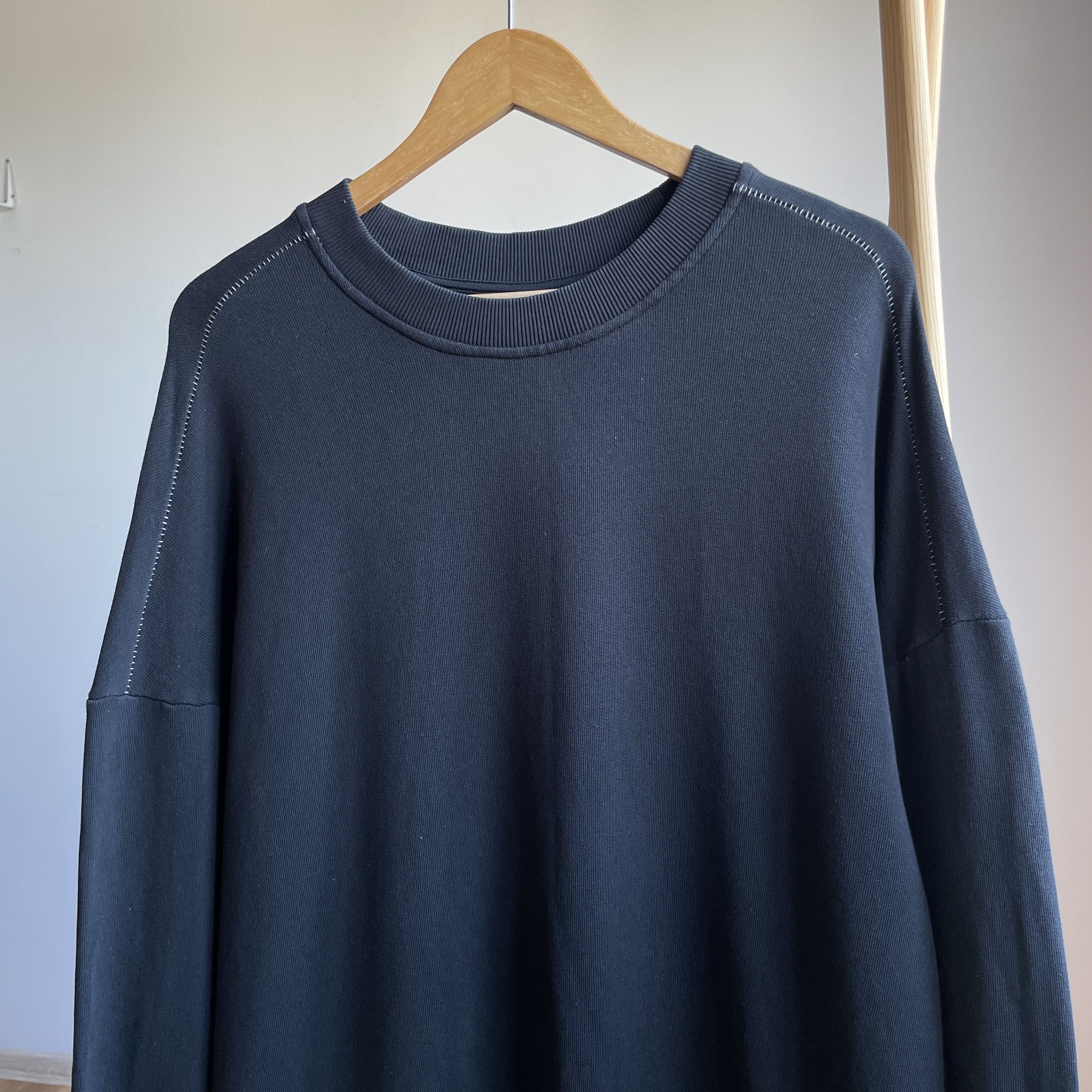 Thom Krom Thom Krom Avant Garde Exposed Seams Sweatshirt Size L Size US L / EU 52-54 / 3 - 3 Thumbnail