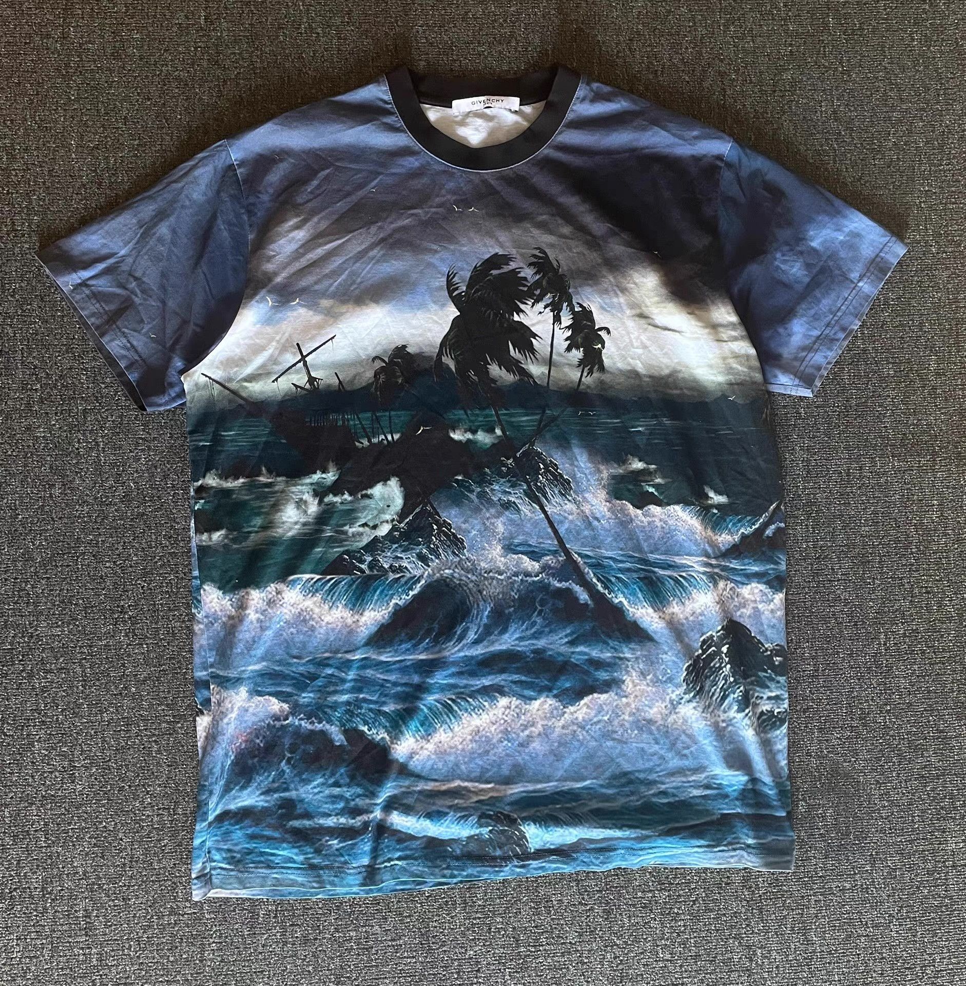 Givenchy Givenchy T-shirt Q4 Size US S / EU 44-46 / 1 - 1 Thumbnail